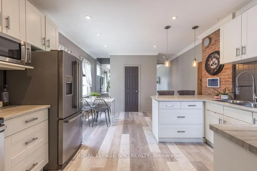 48 Hodgkins Avenue