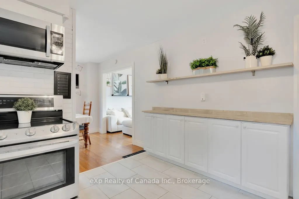 9 Oakwood Avenue