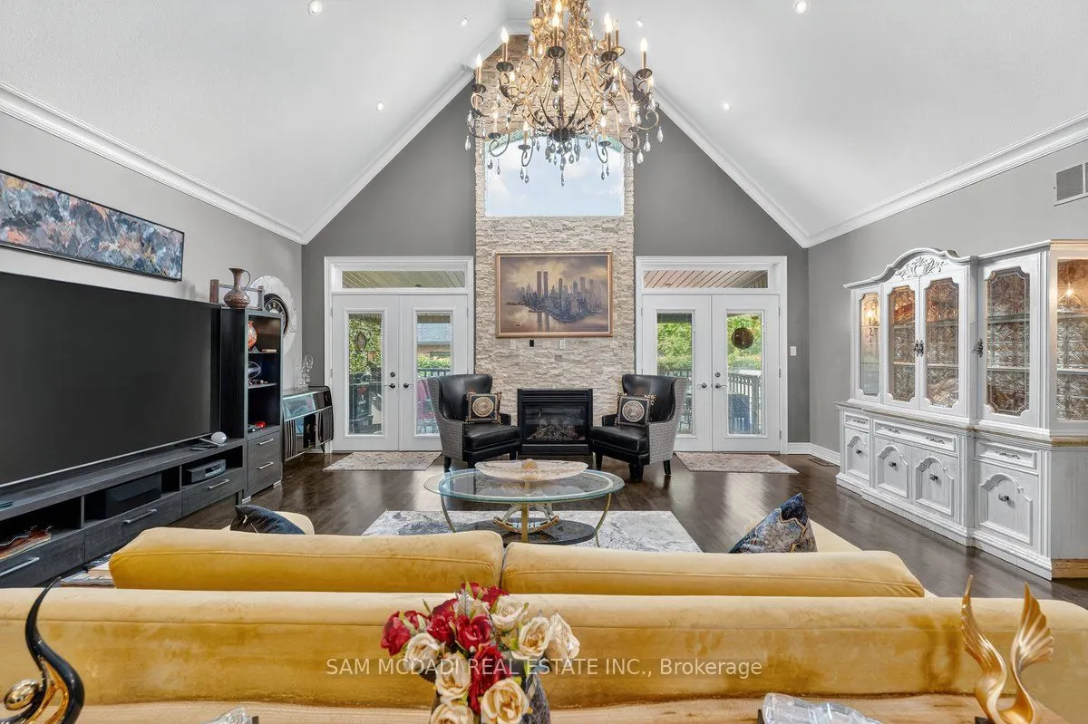 85 Hillcroft Drive
