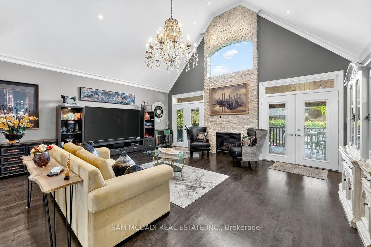85 Hillcroft Drive