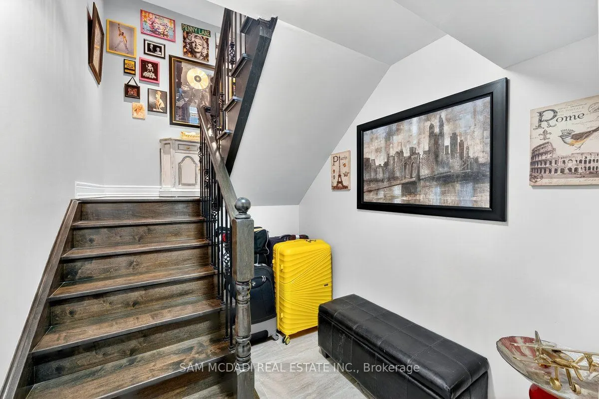 85 Hillcroft Drive