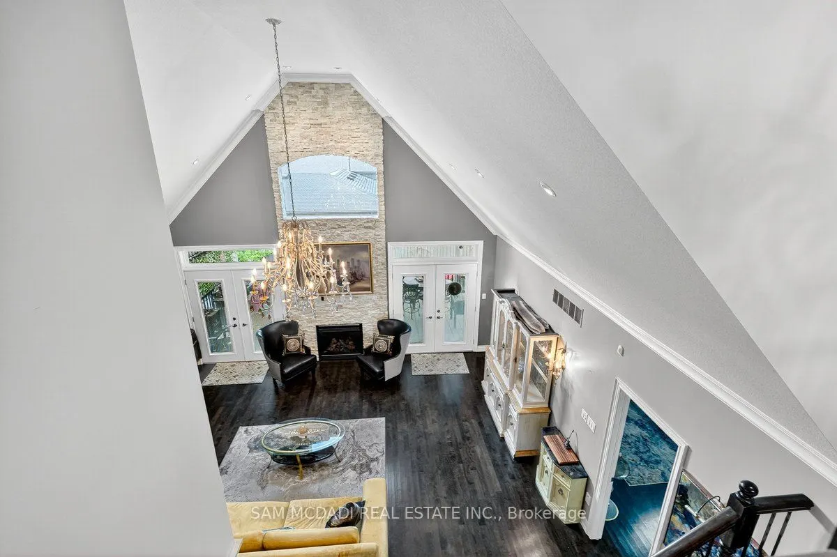 85 Hillcroft Drive