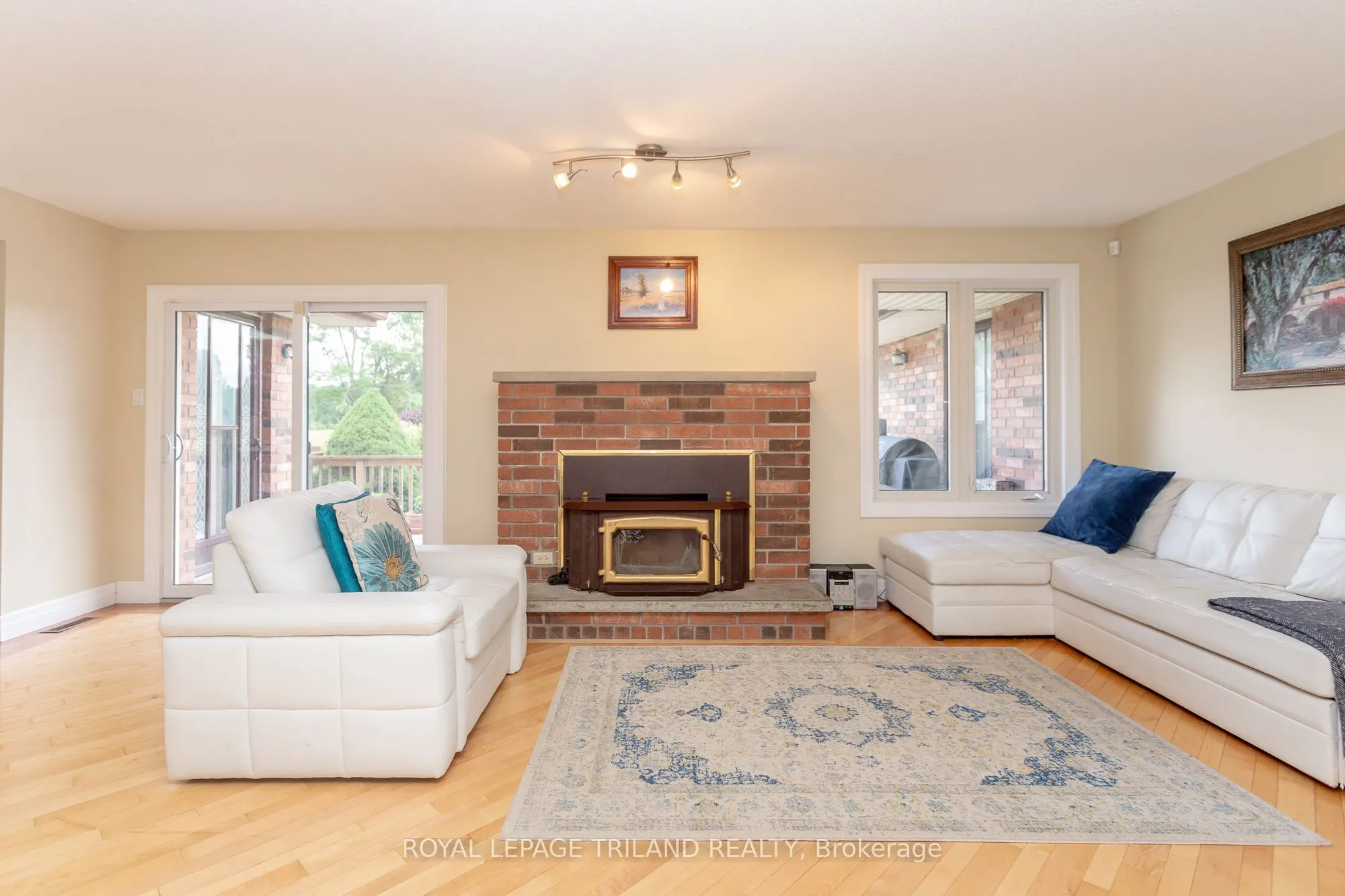 5172 Dundas Street