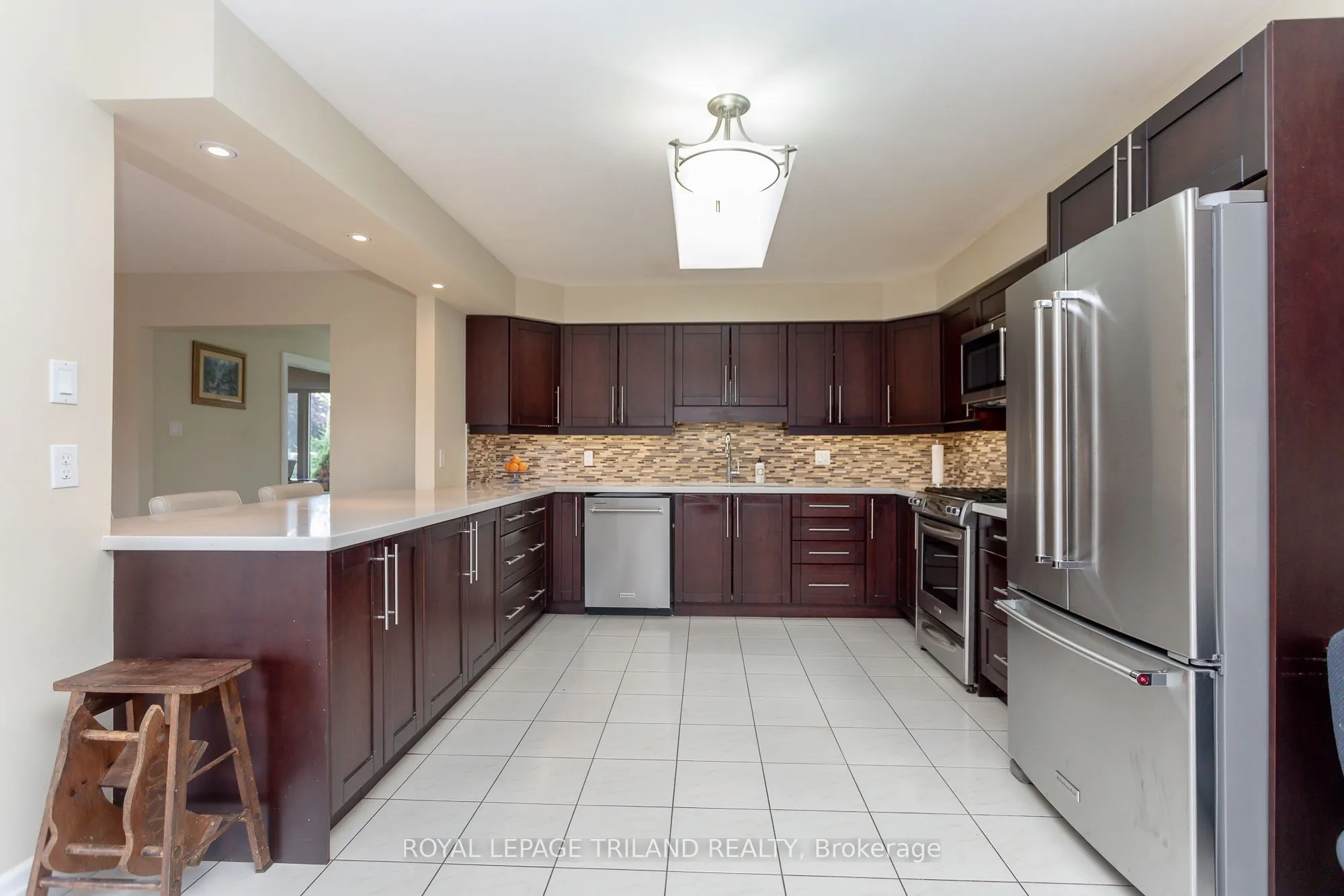 5172 Dundas Street