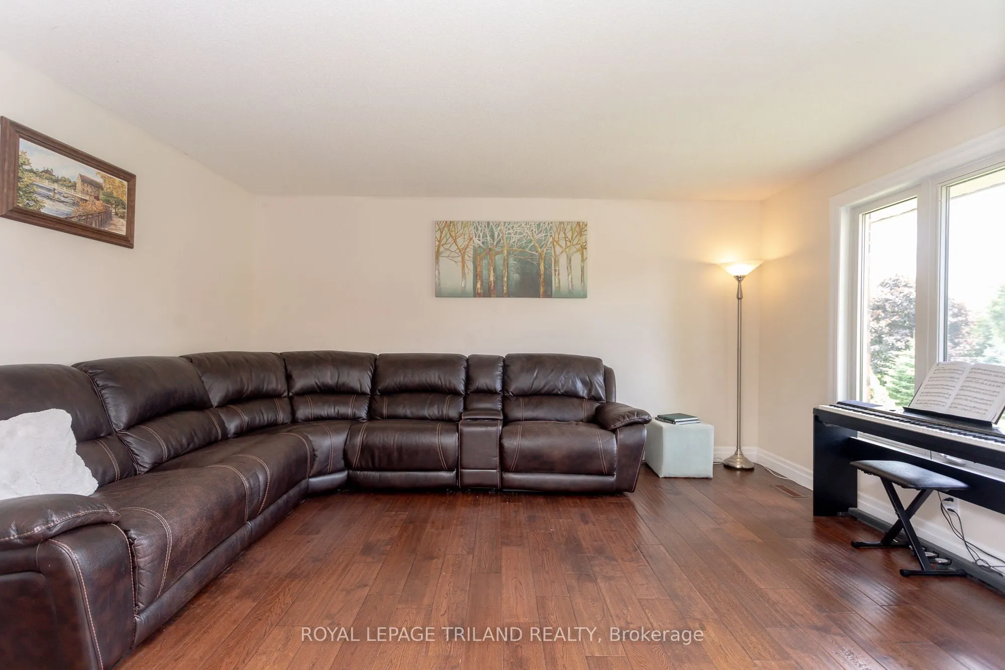 5172 Dundas Street