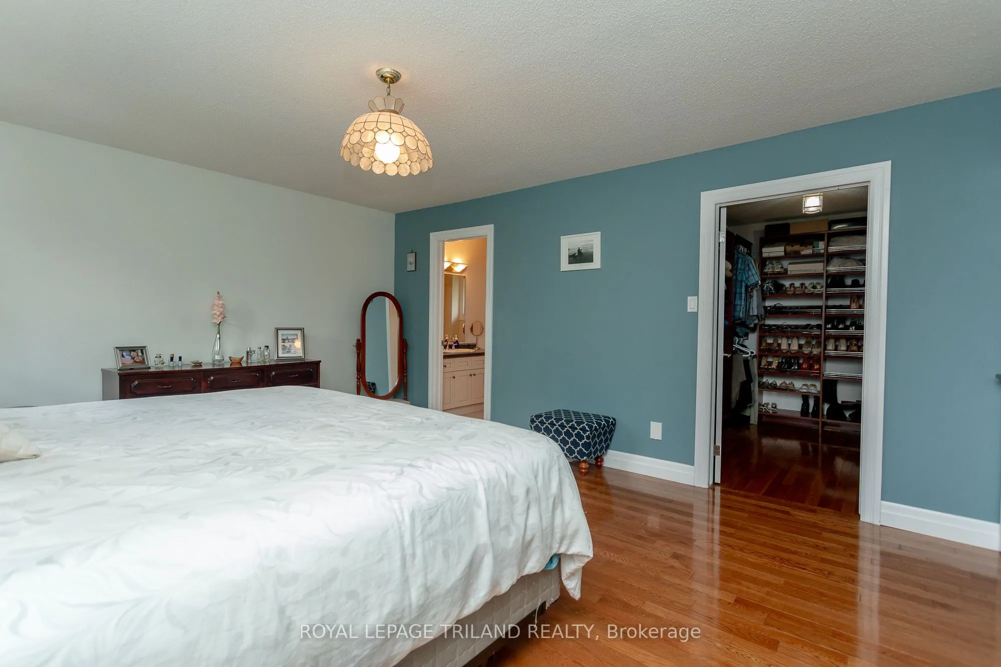 5172 Dundas Street