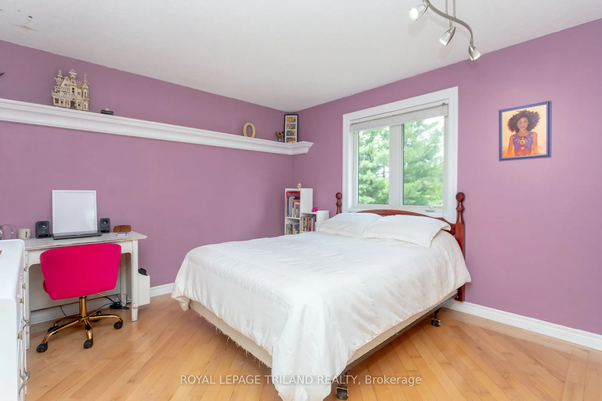 5172 Dundas Street
