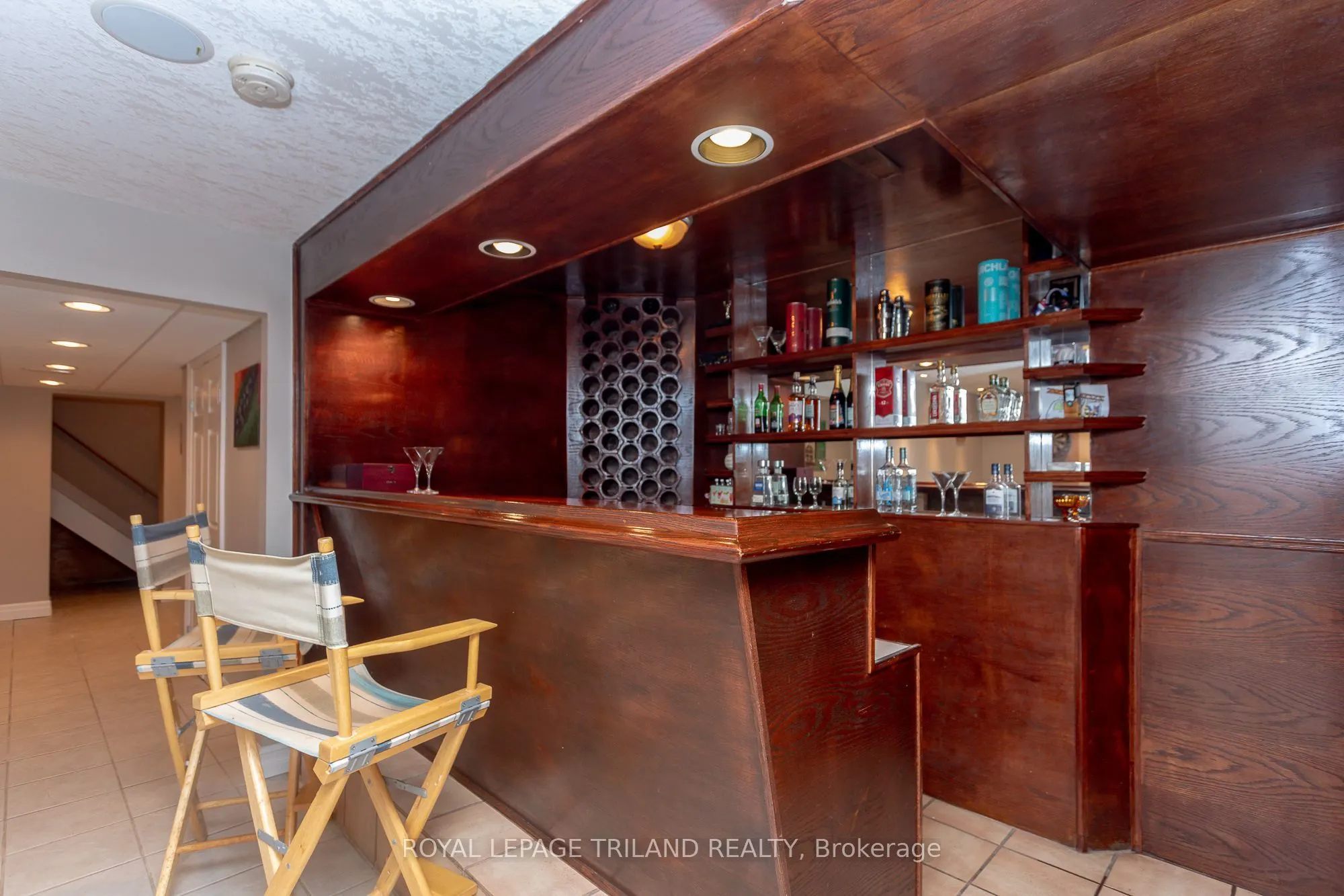 5172 Dundas Street