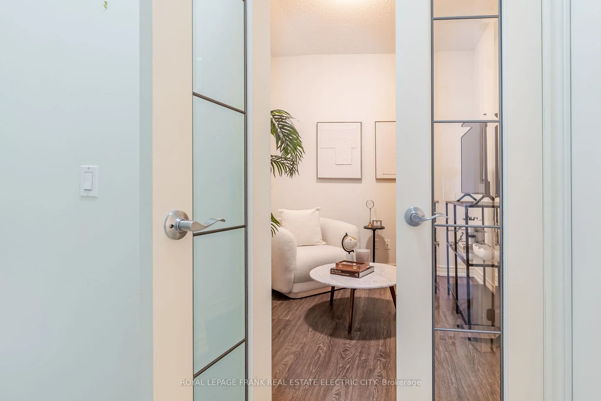 869 Clonsilla Avenue, #217
