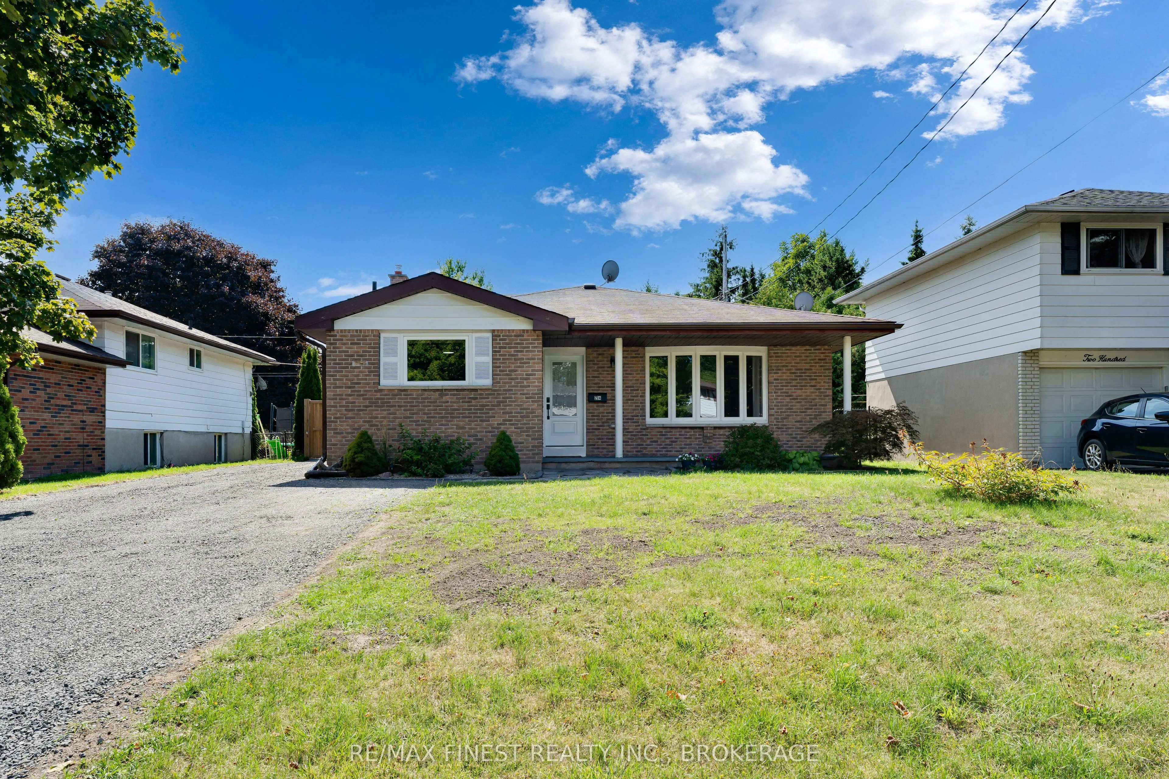 204 QUEEN Street