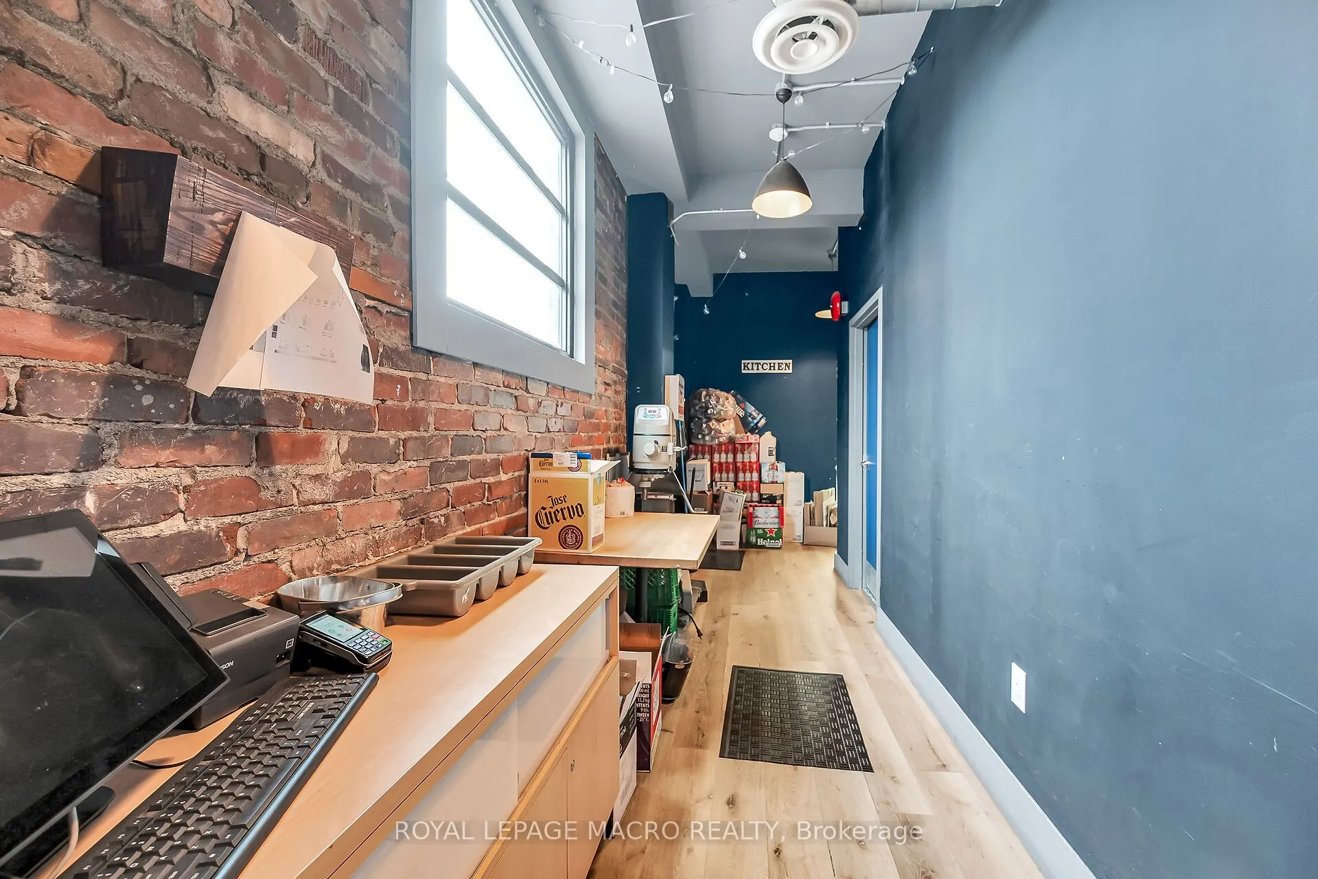737 Barton Street E