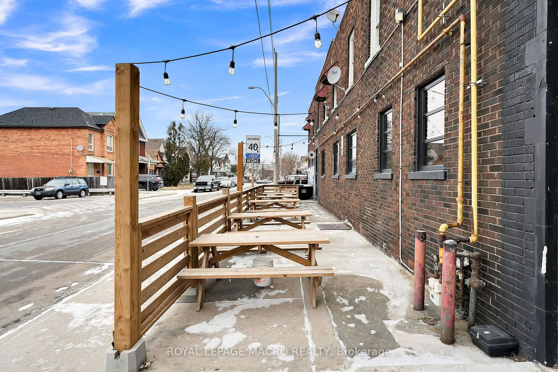 737 Barton Street E