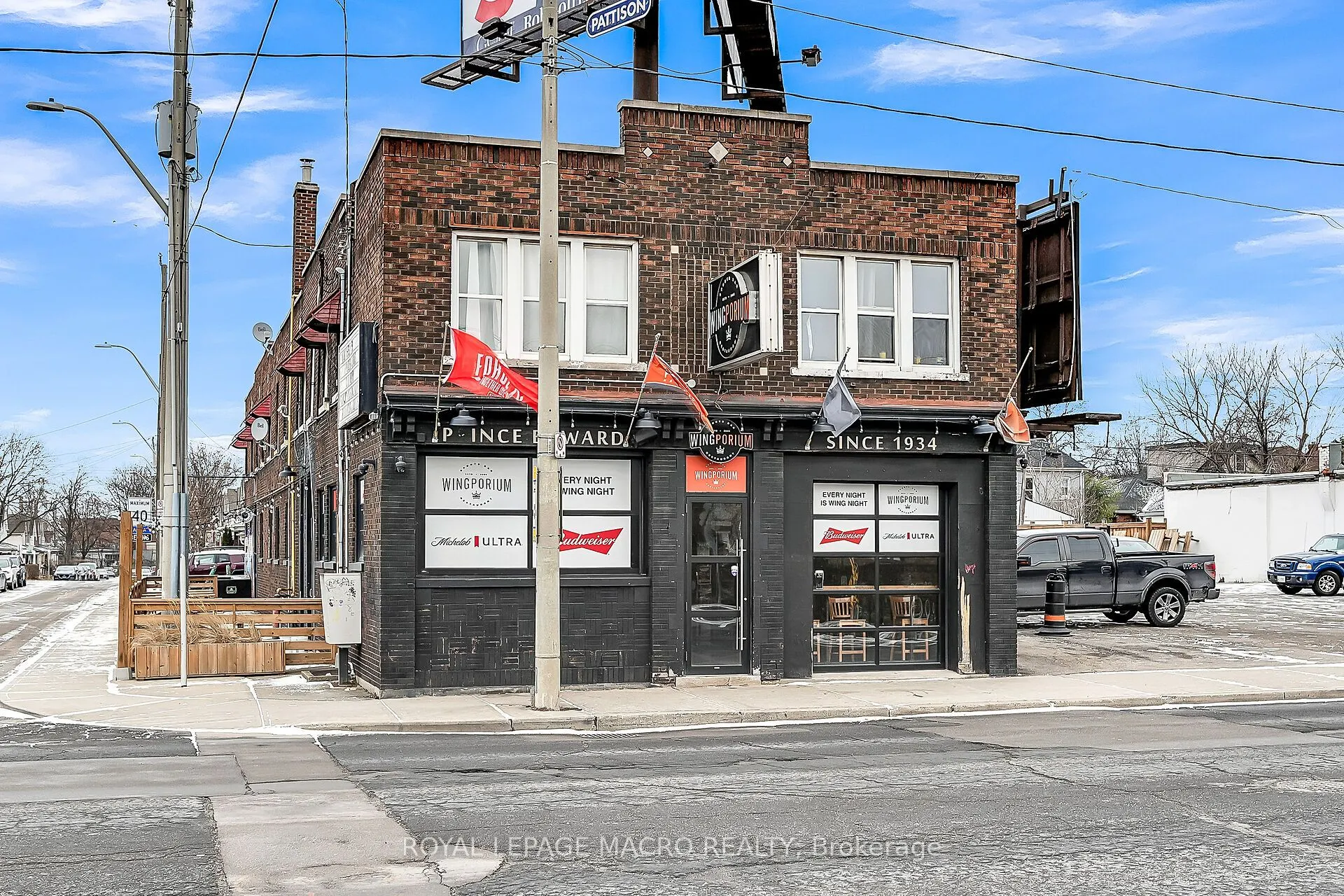 737 Barton Street E