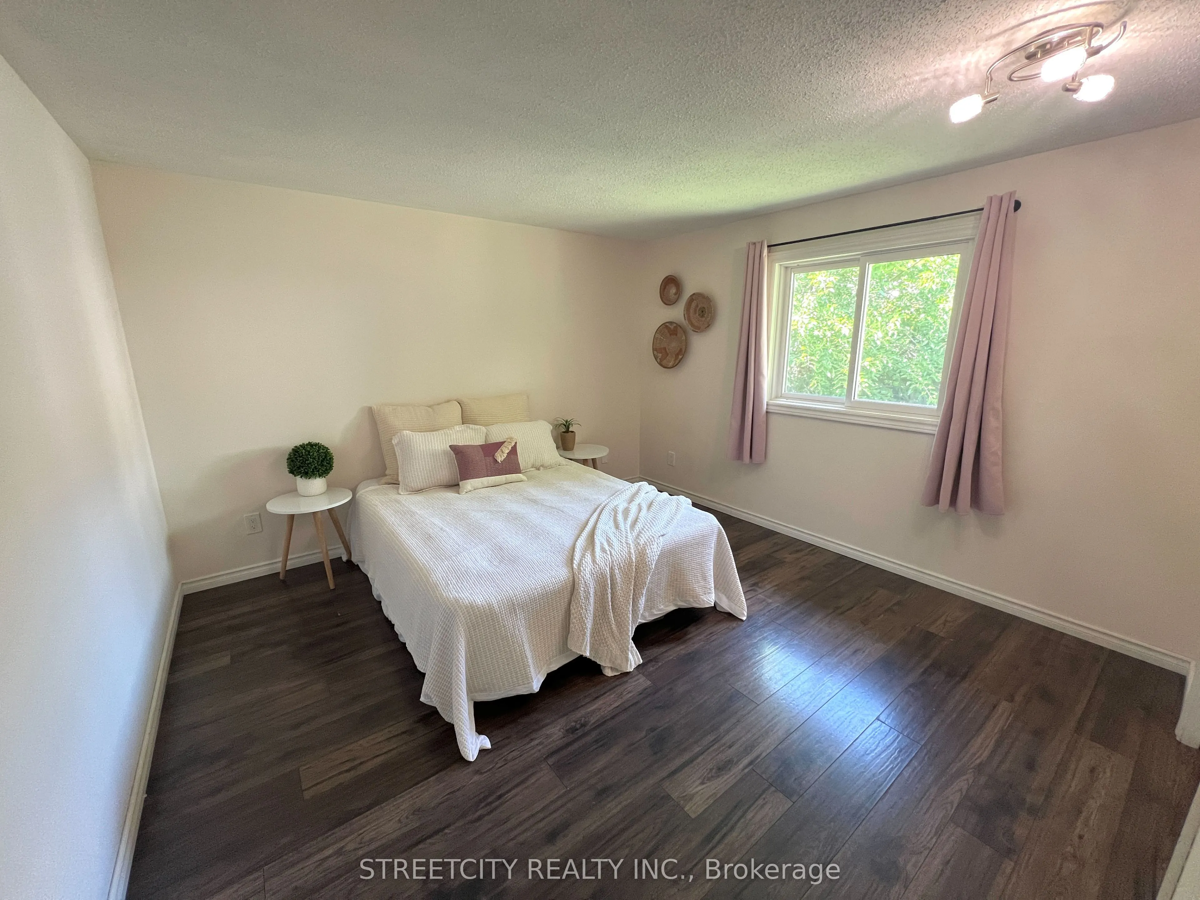 295 Walmer Grove