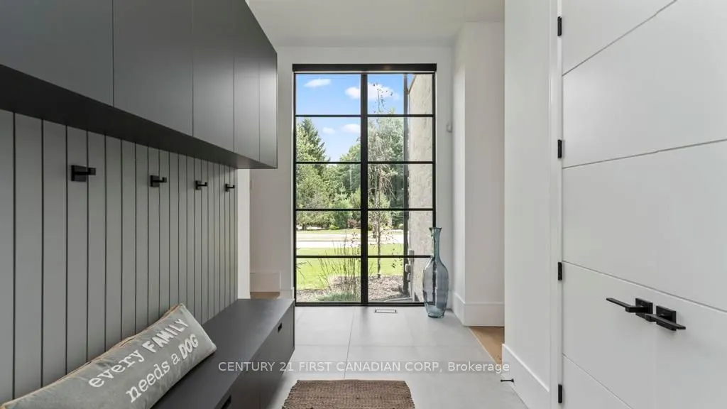 3819 Deer Trail