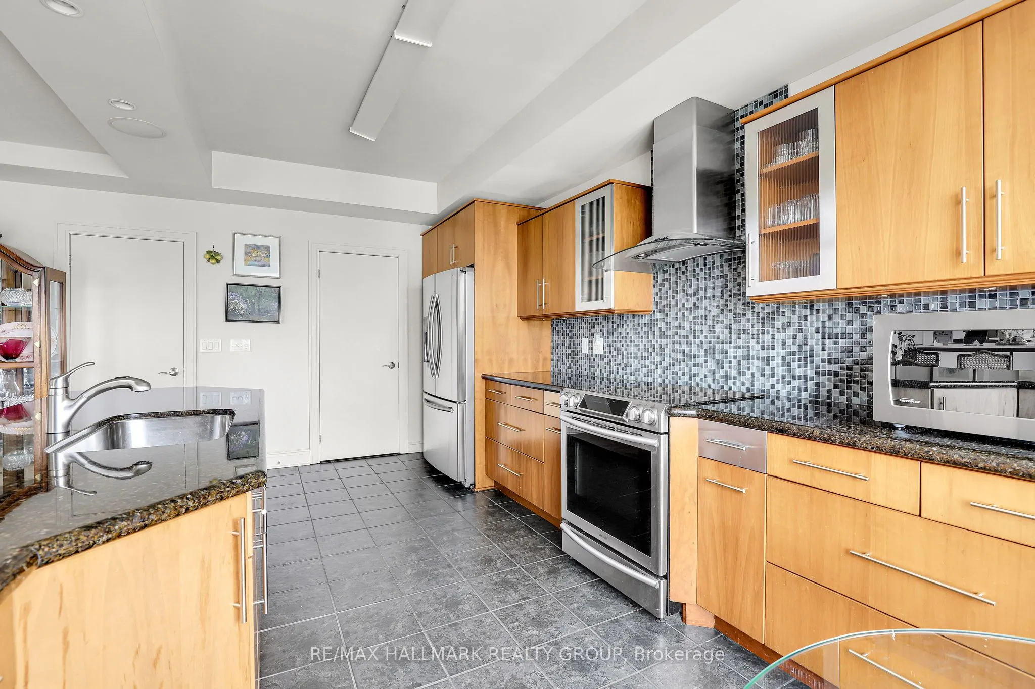 85 BRONSON Avenue, #1003
