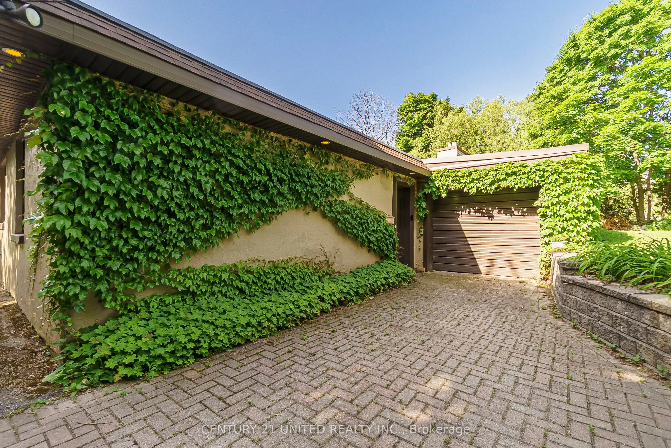 44 Moorecraig Road