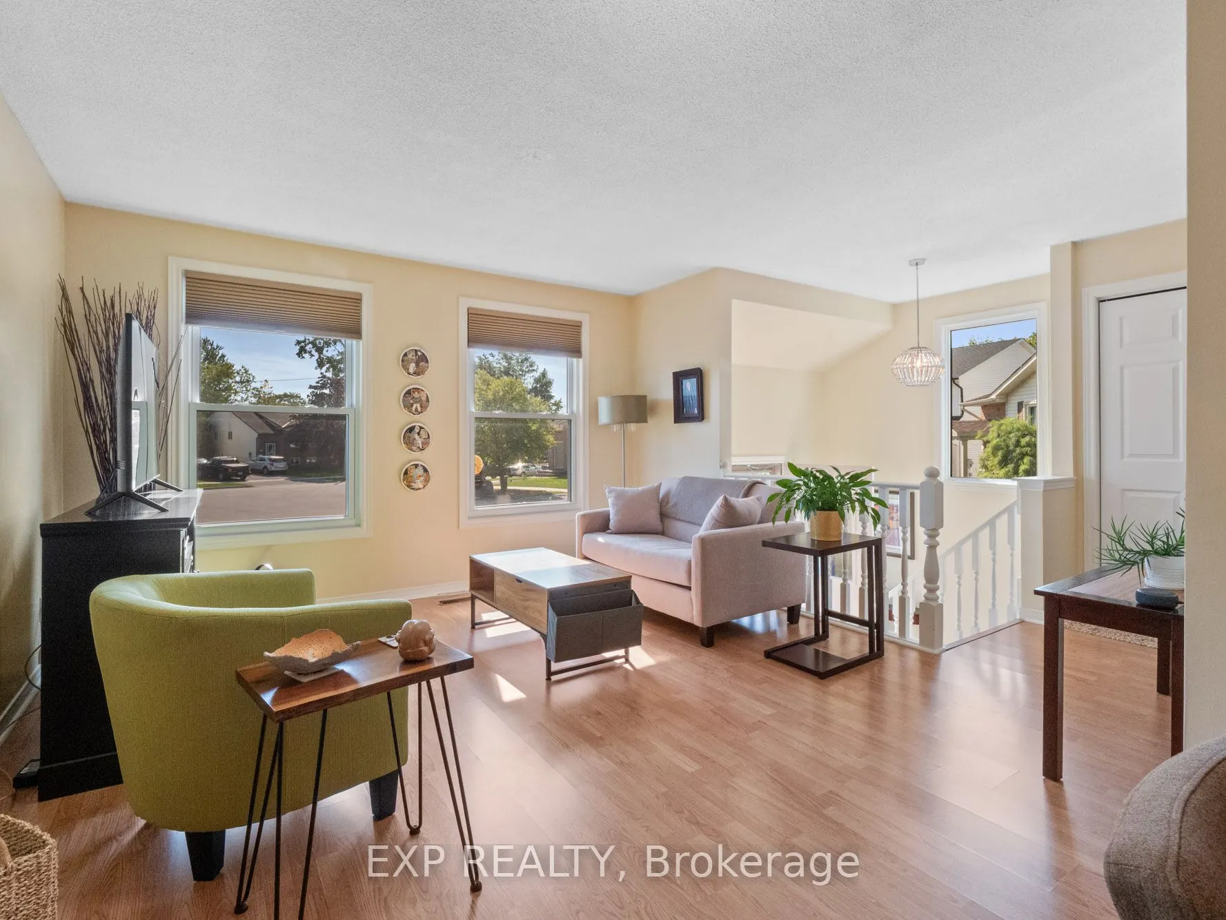 36 RAINBOW Court