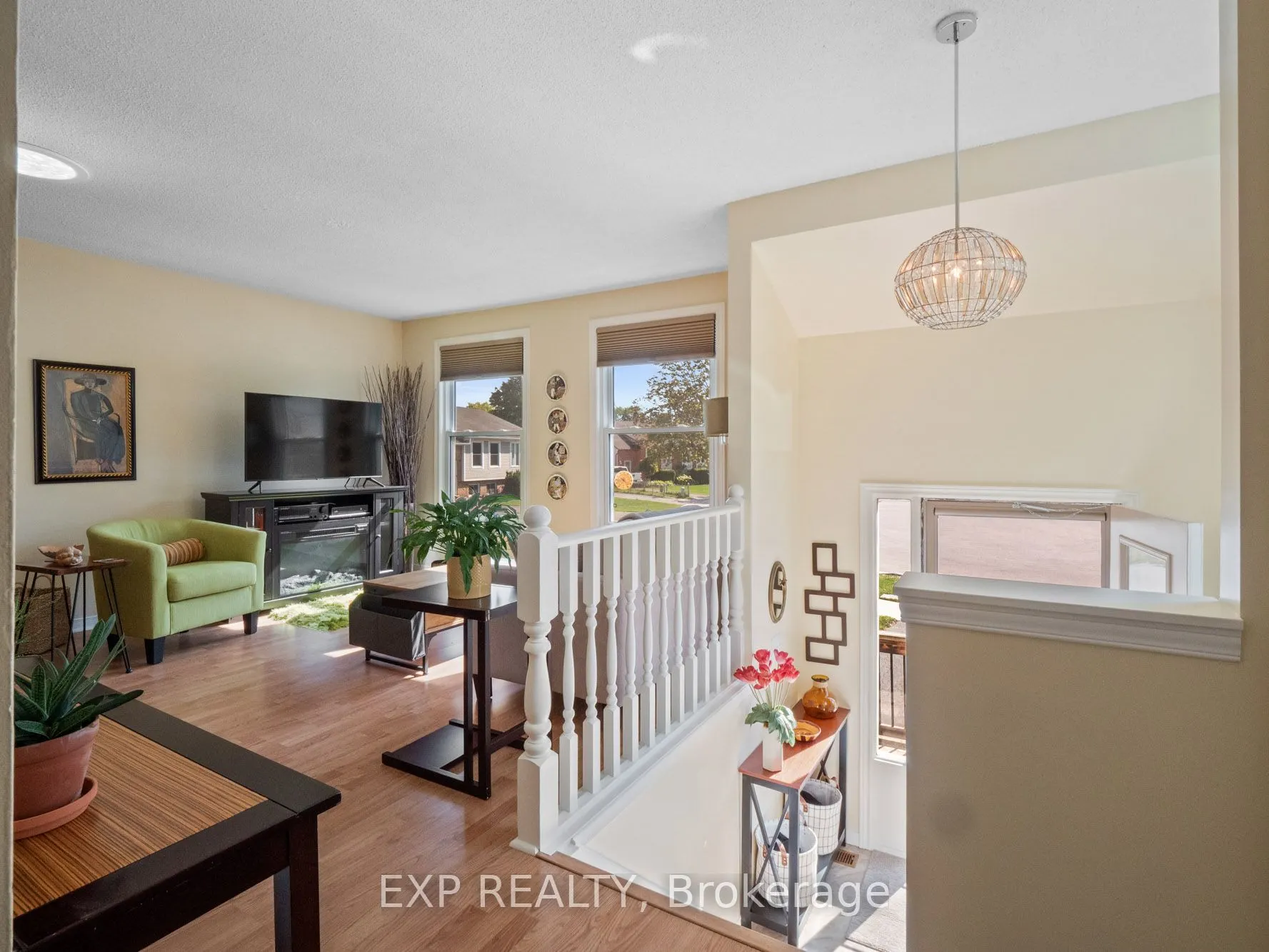 36 RAINBOW Court
