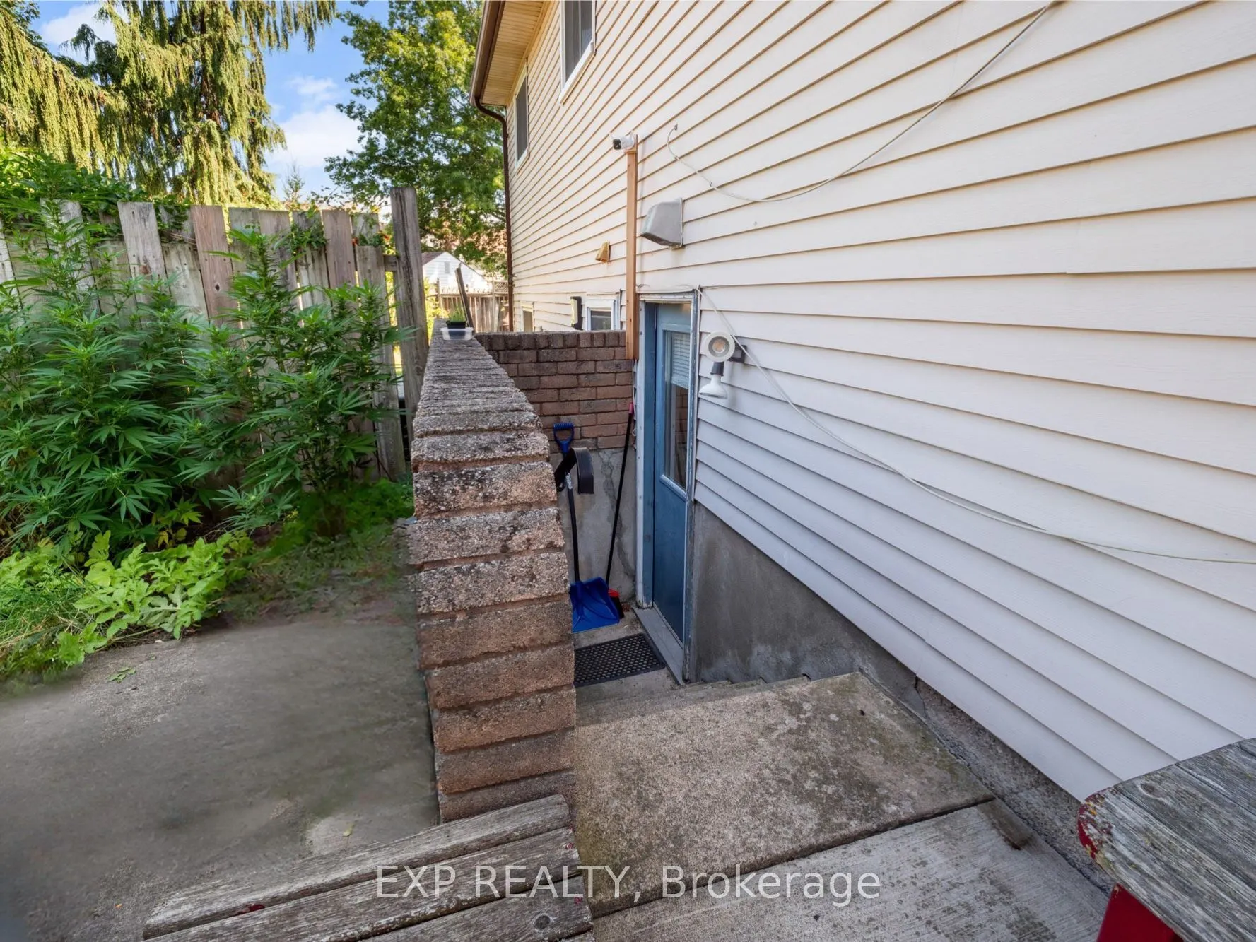 36 RAINBOW Court
