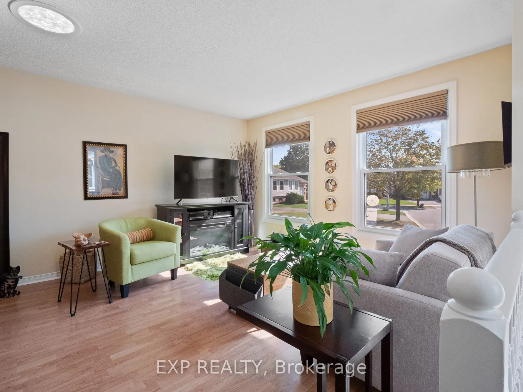 36 RAINBOW Court