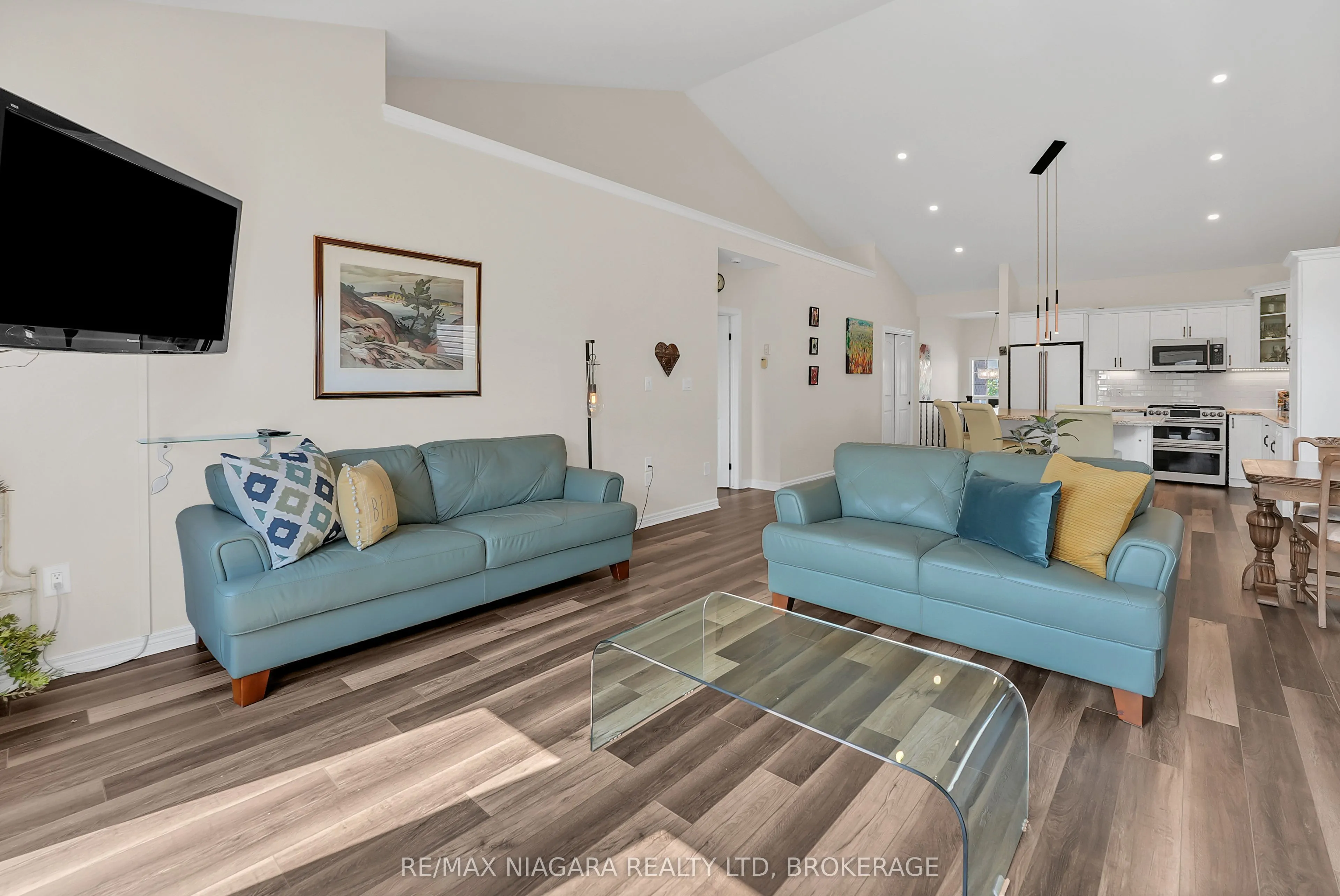 8738 Upper Canada Drive