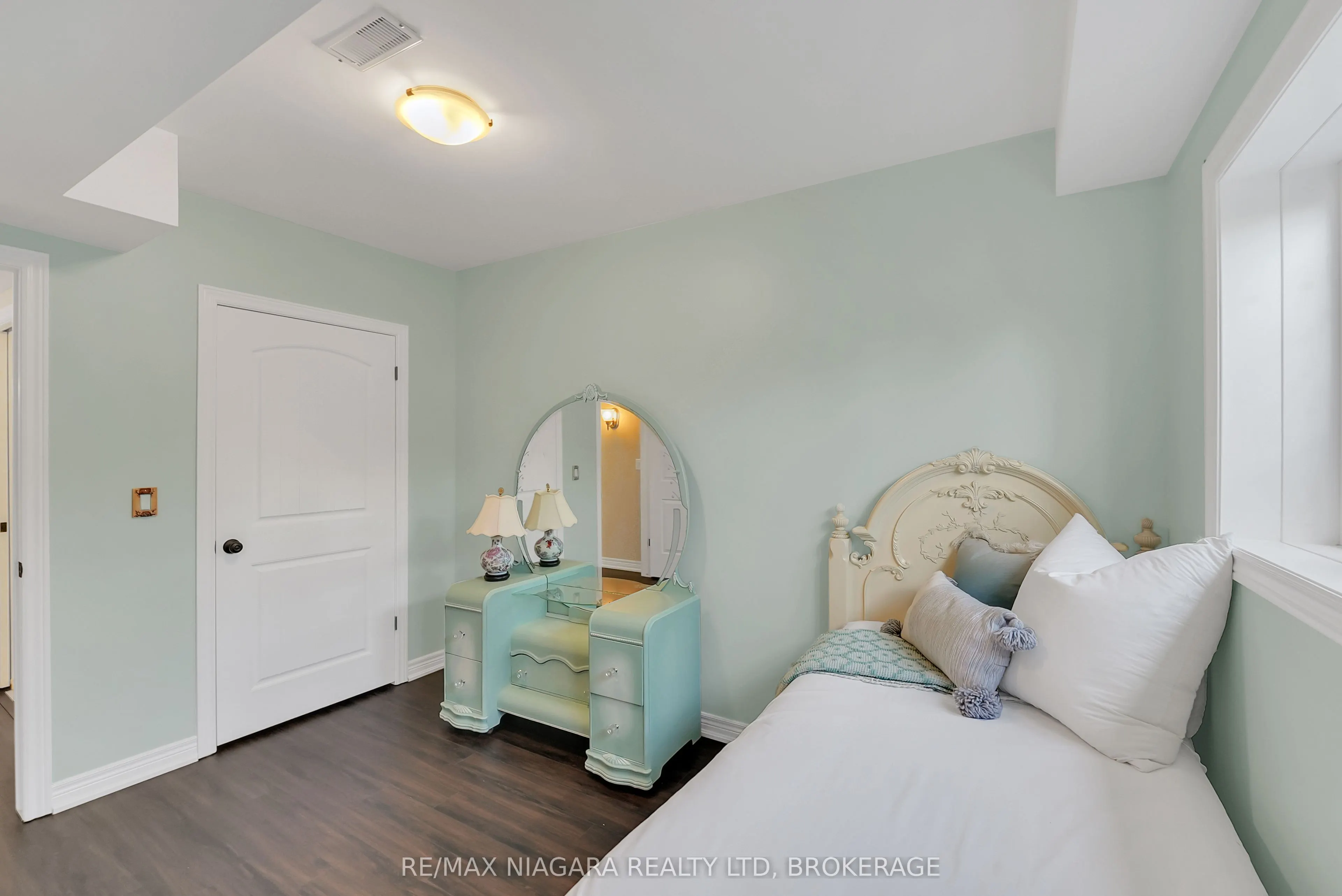 8738 Upper Canada Drive