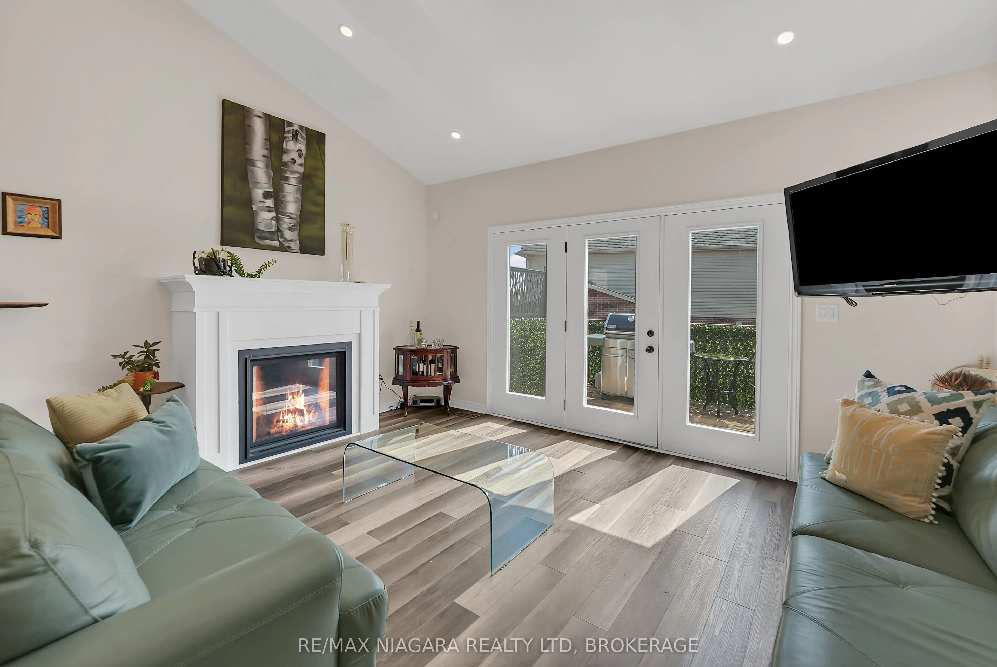 8738 Upper Canada Drive