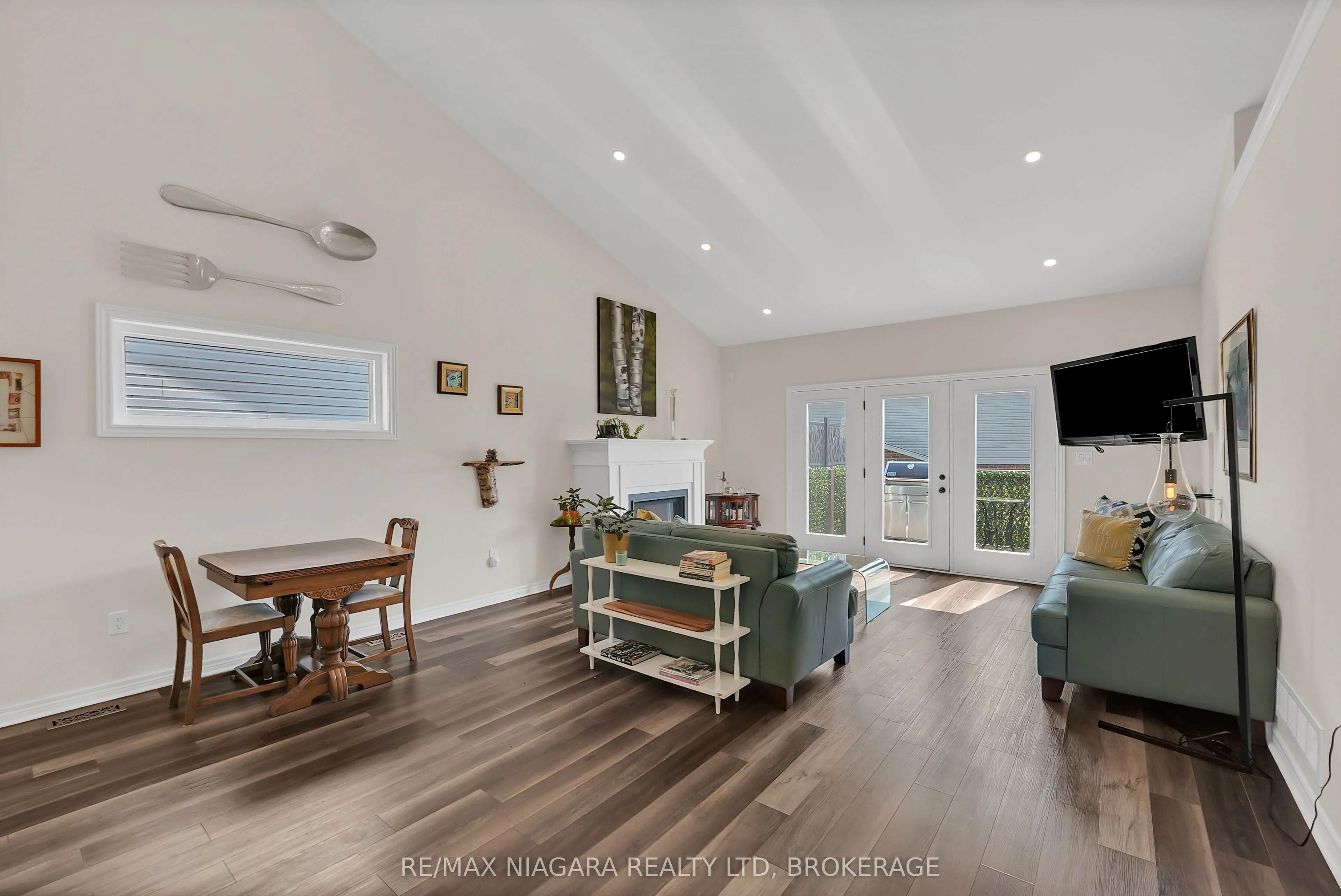 8738 Upper Canada Drive