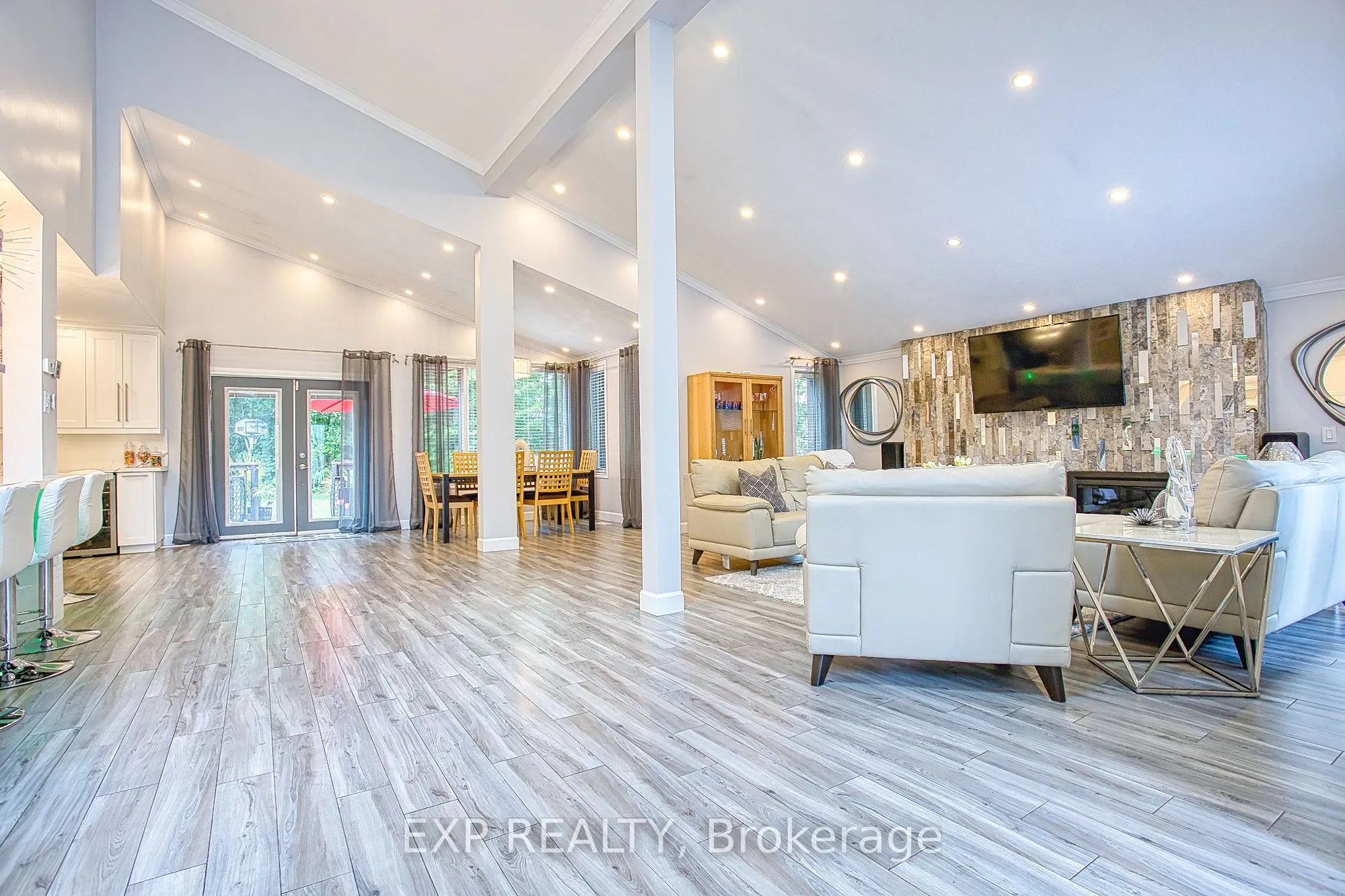 3263 Guyatt Road