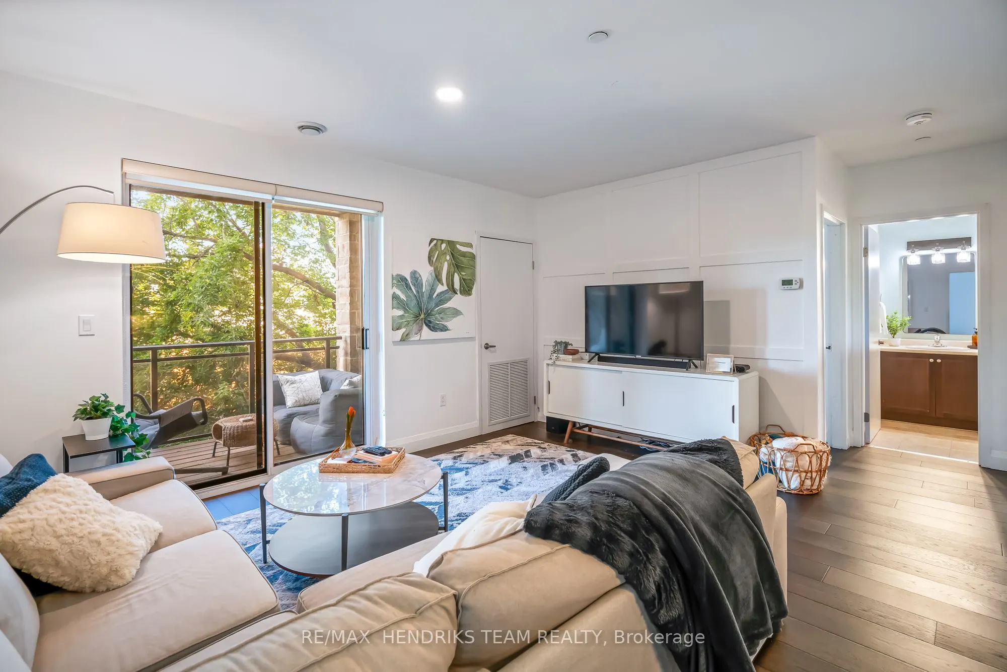 26 Wellington Street, #201