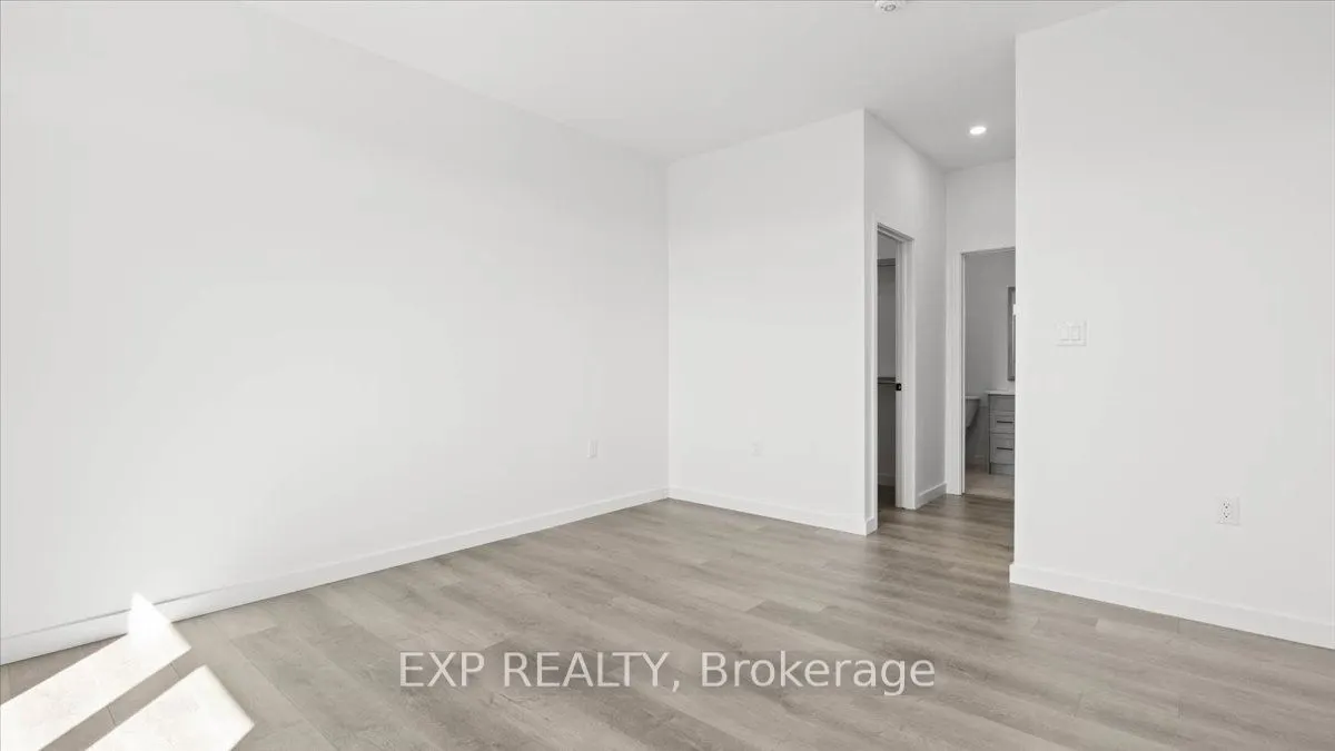 15 Summit Crescent