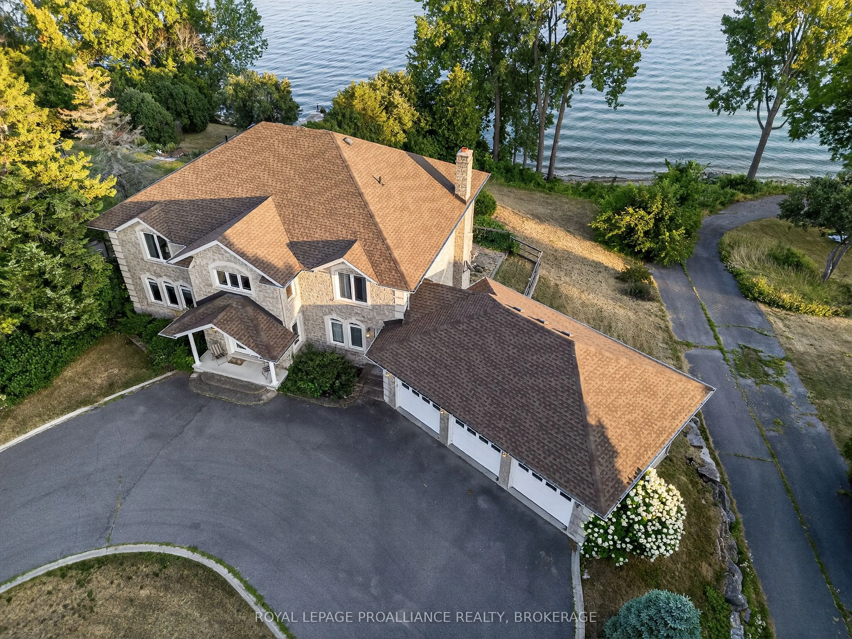 4734 Lakeside Lane