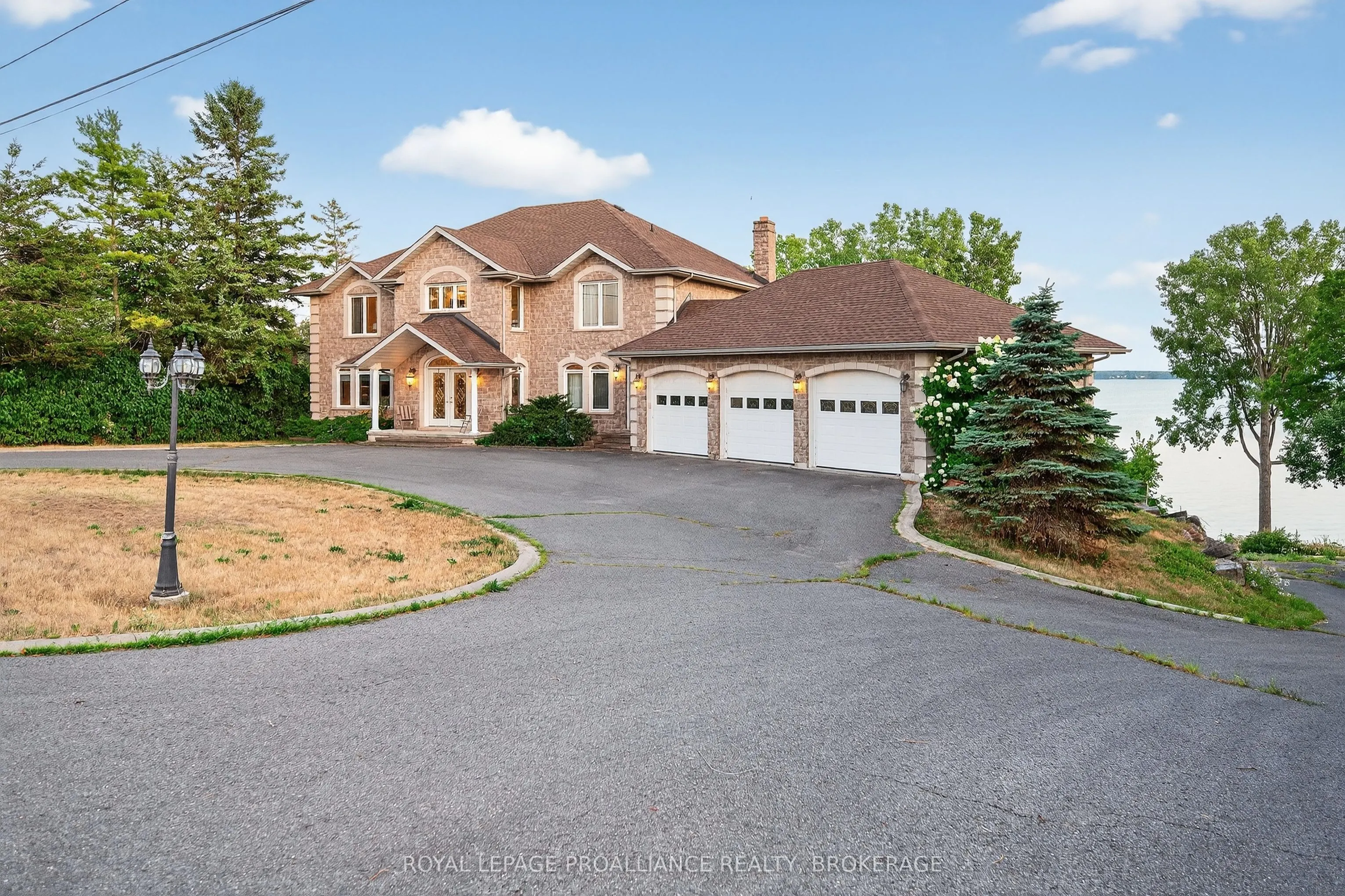 4734 Lakeside Lane