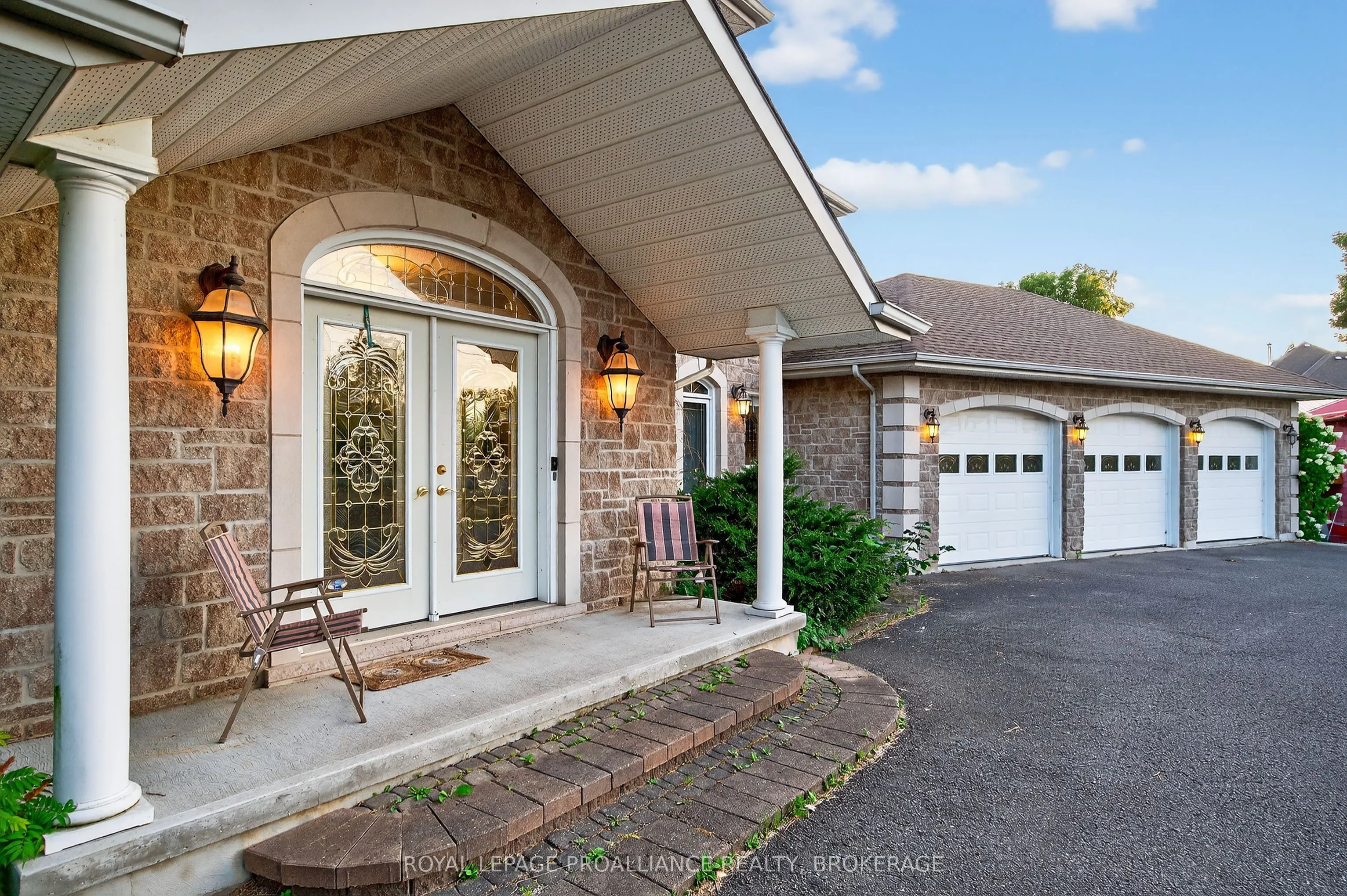 4734 Lakeside Lane