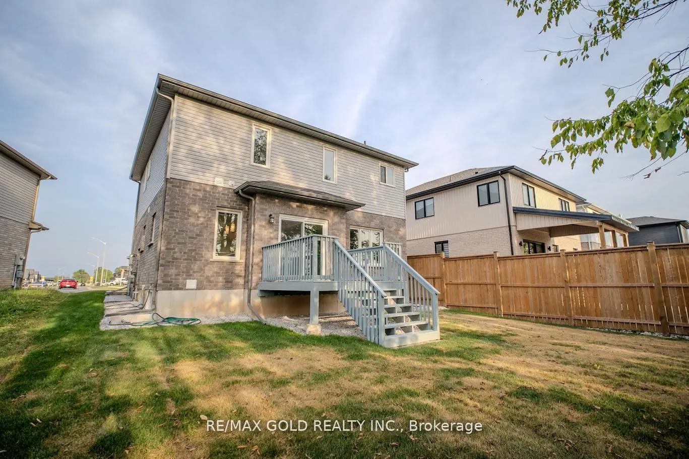 7395 Sherrilee Crescent