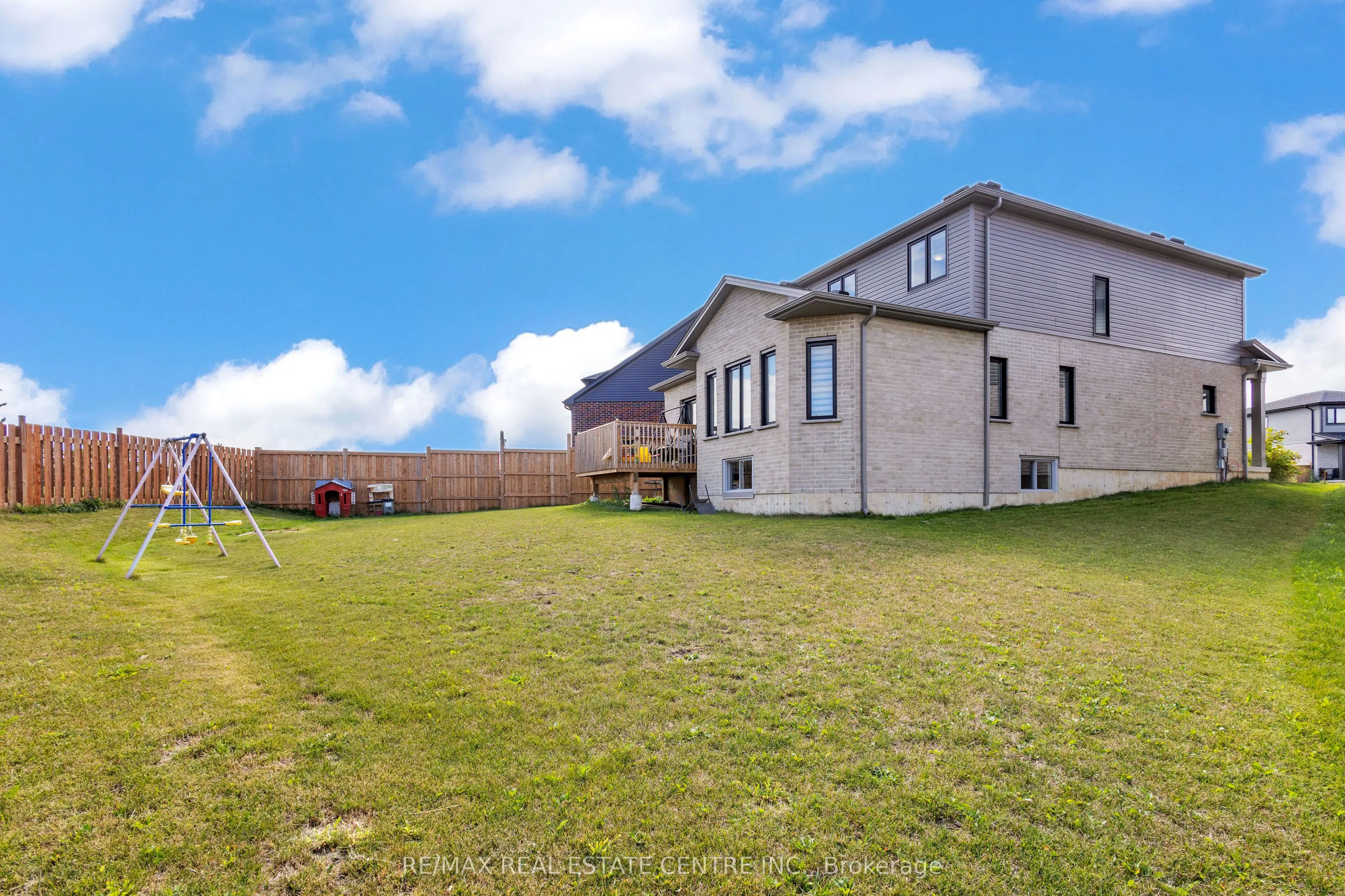 24 SUTHERLAND Crescent