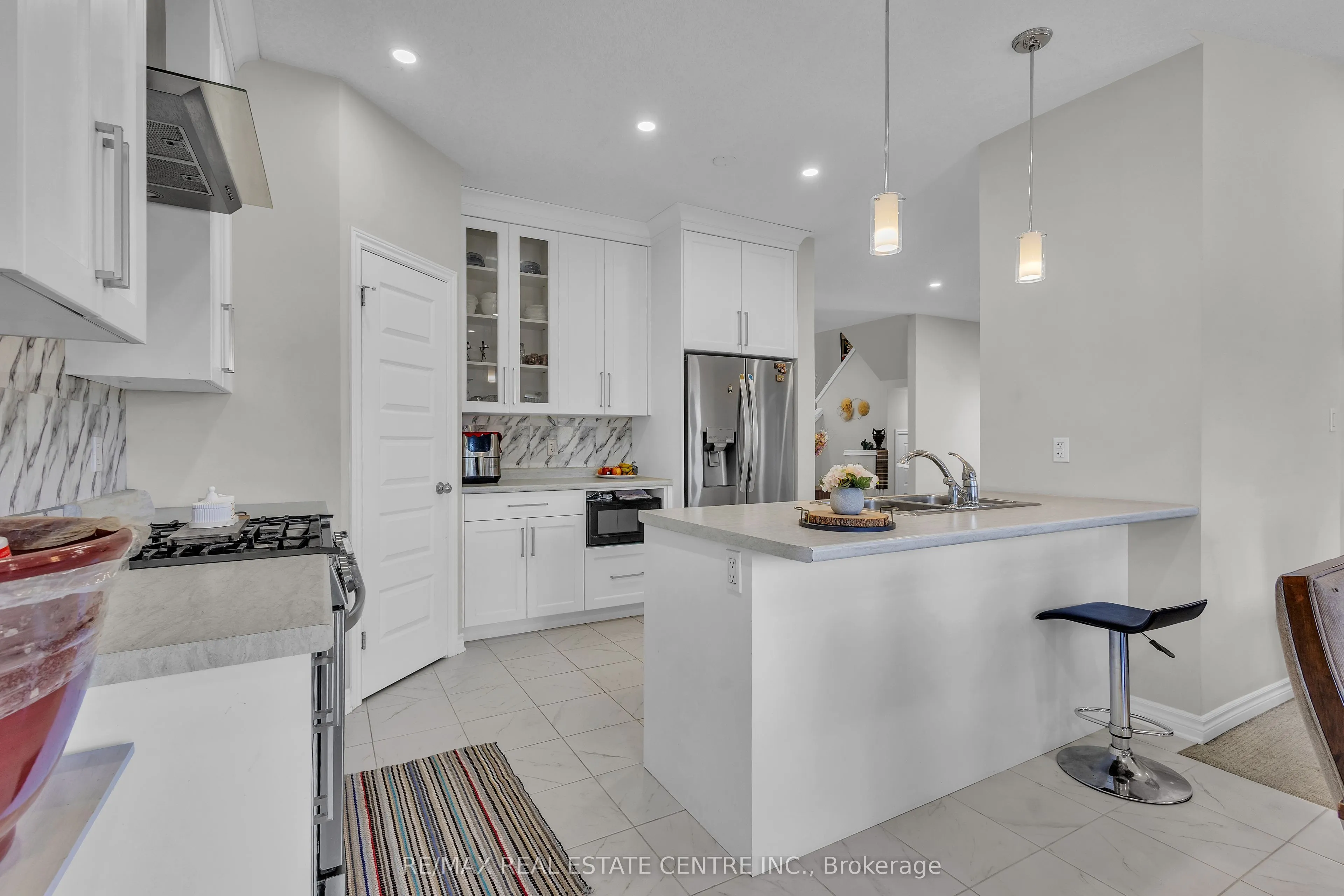24 SUTHERLAND Crescent