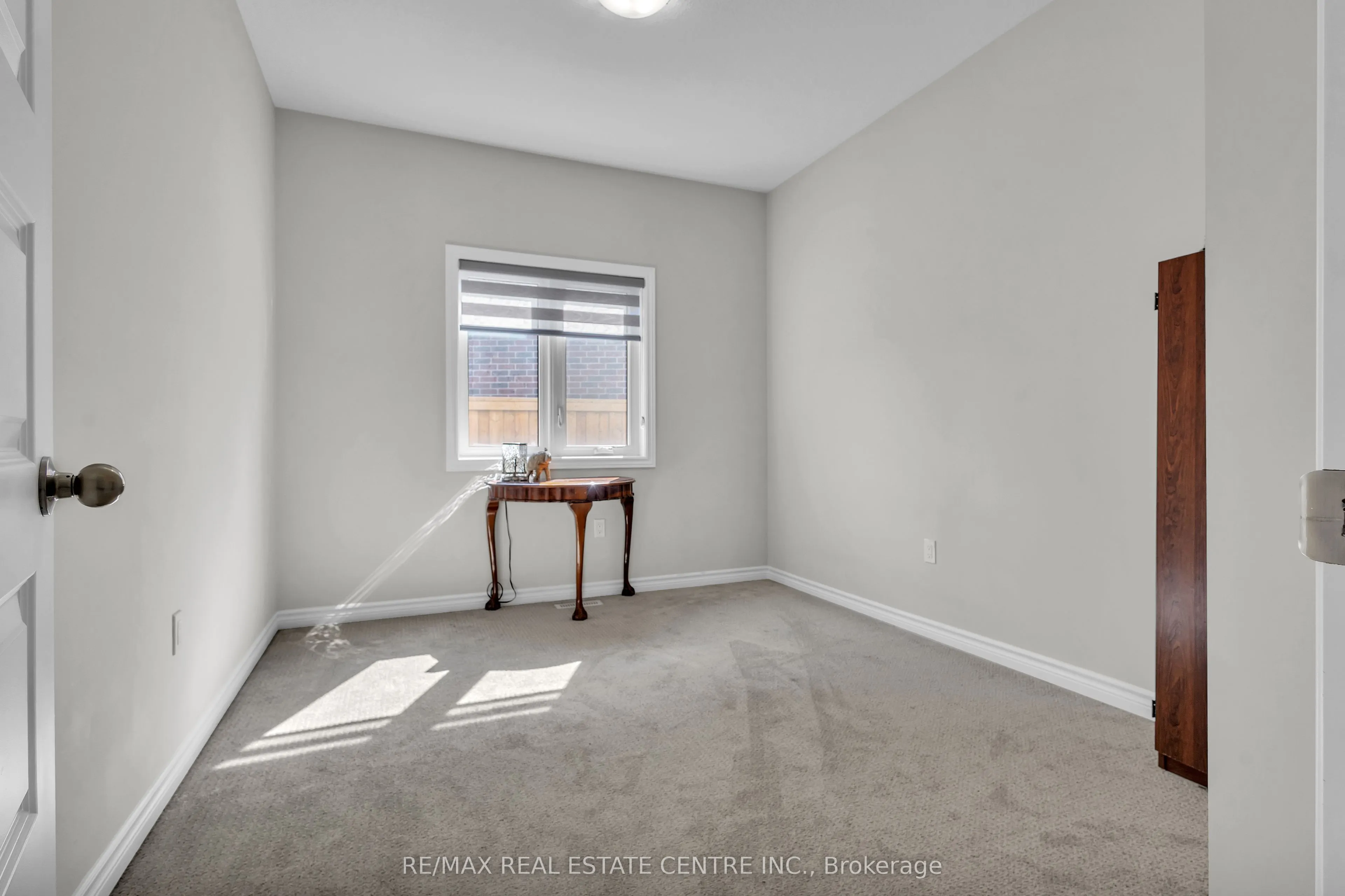 24 SUTHERLAND Crescent