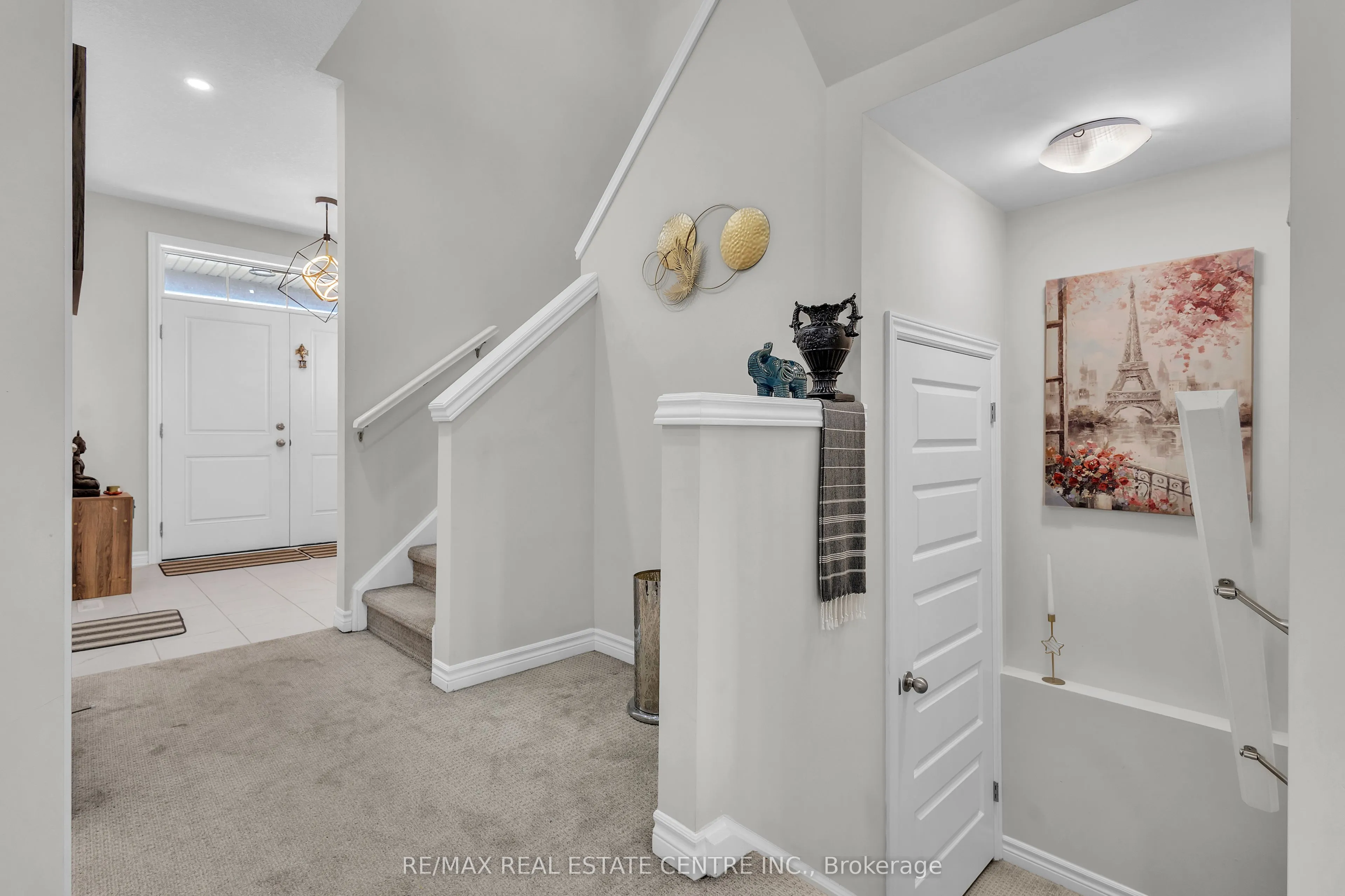 24 SUTHERLAND Crescent