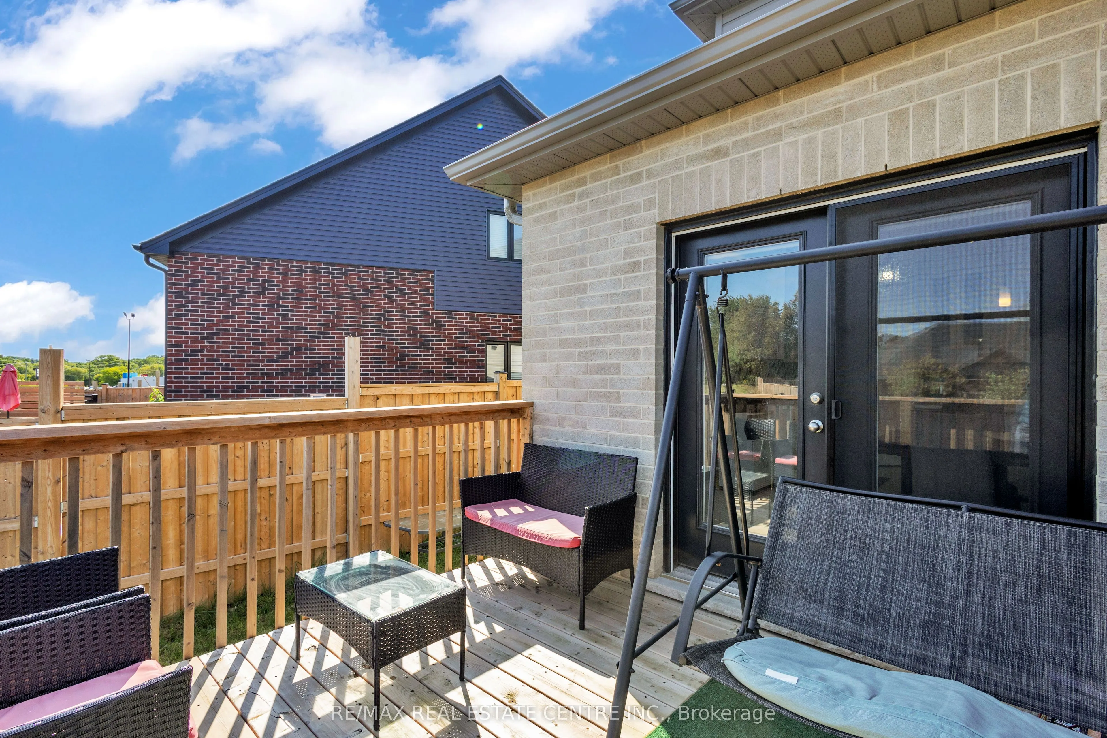 24 SUTHERLAND Crescent