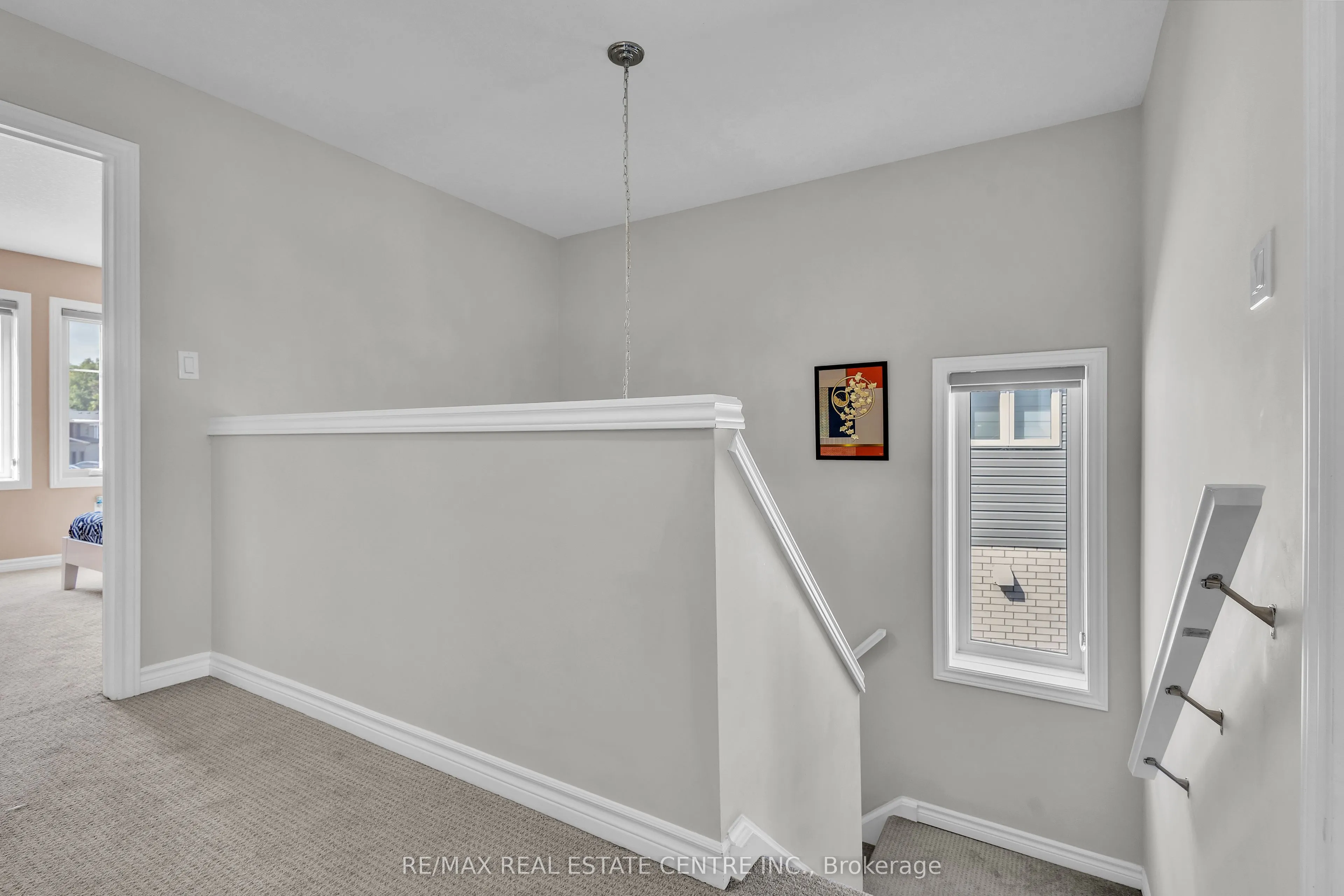 24 SUTHERLAND Crescent