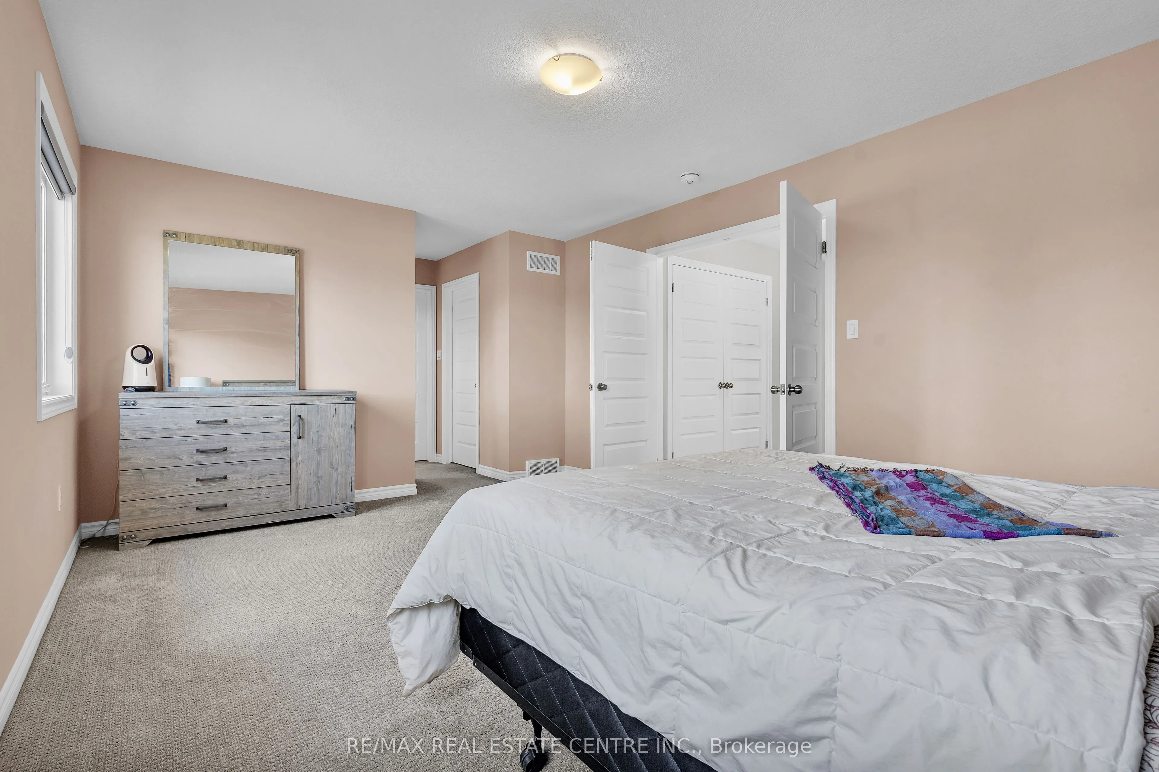 24 SUTHERLAND Crescent