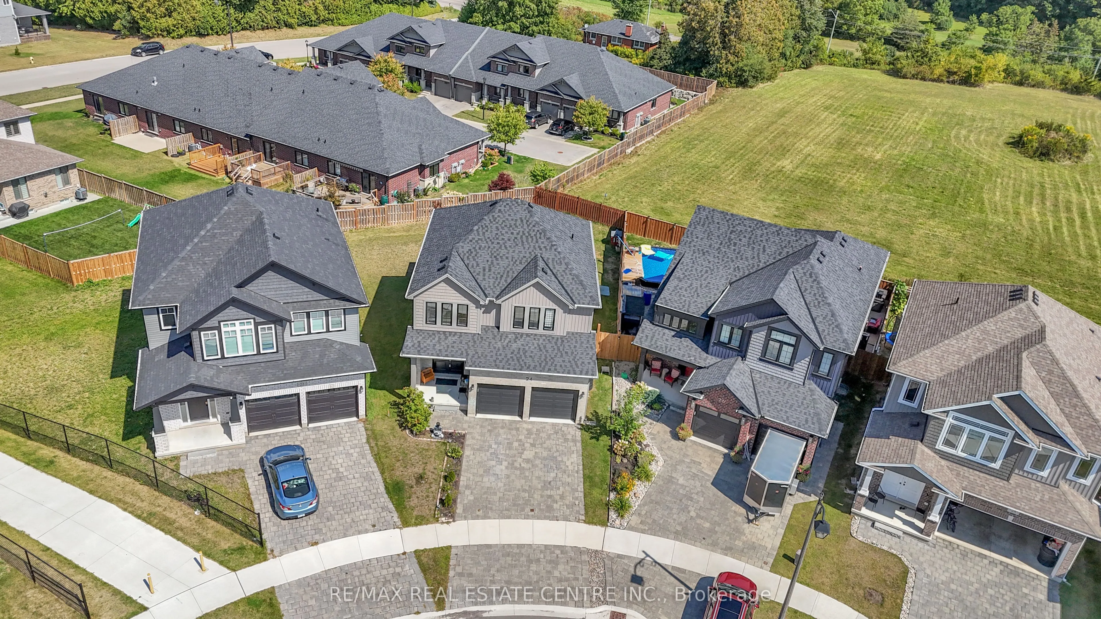 24 SUTHERLAND Crescent