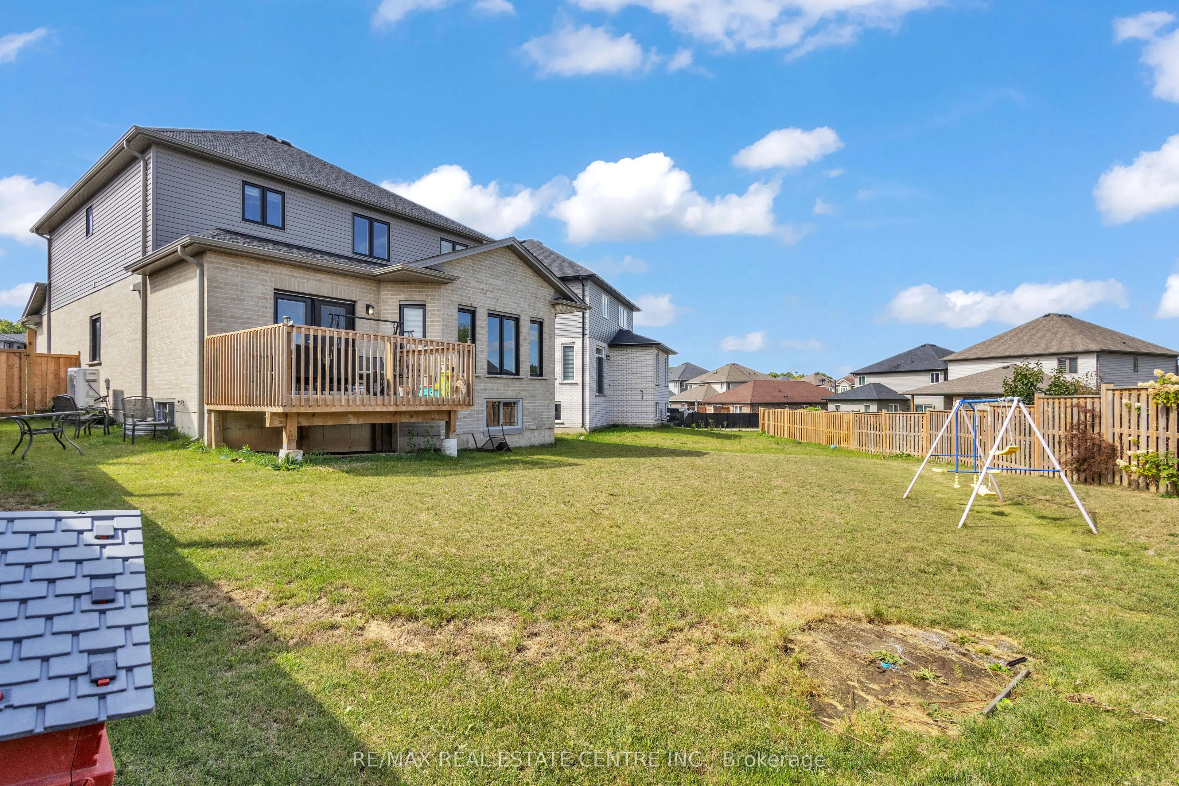 24 SUTHERLAND Crescent