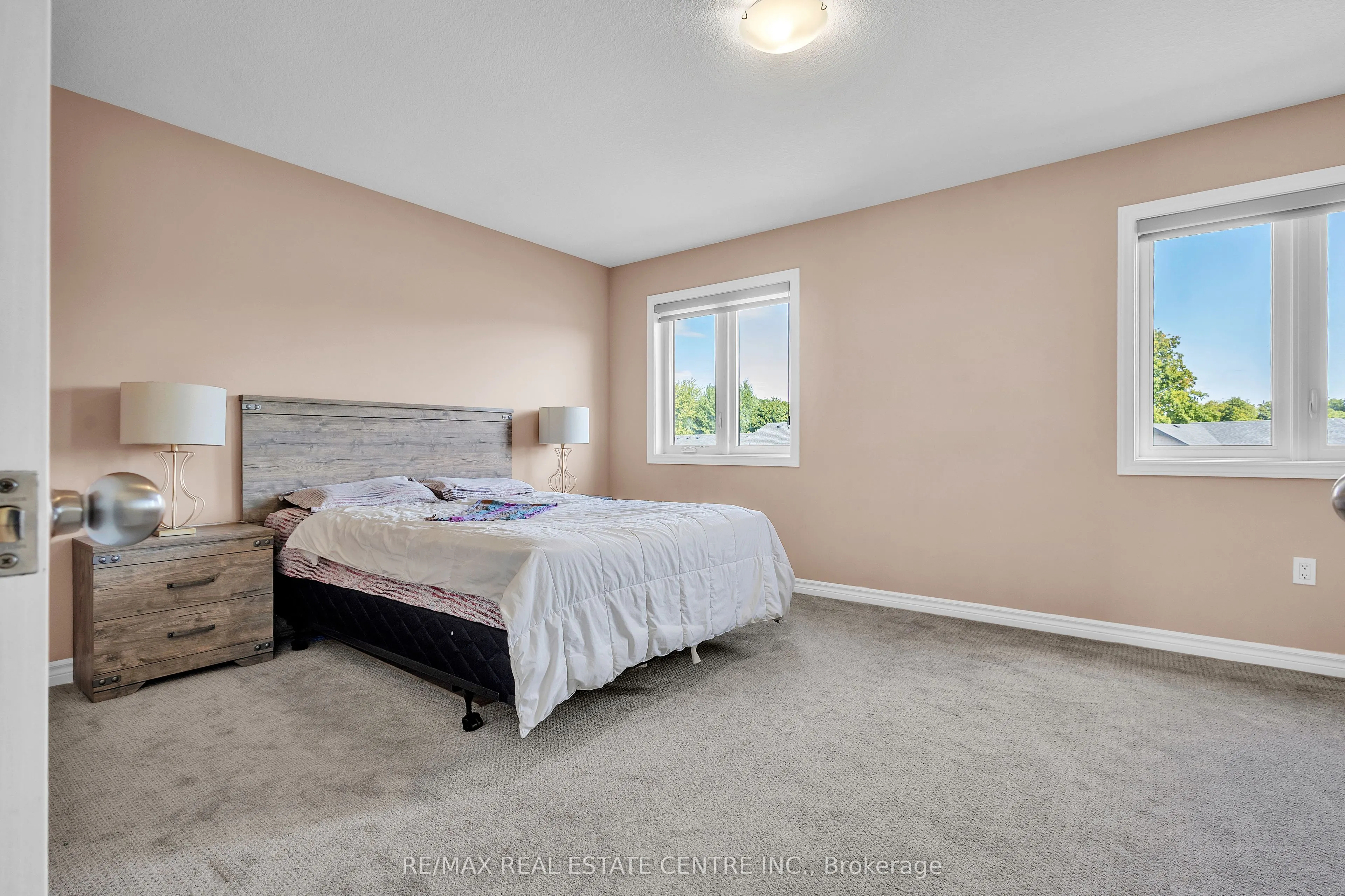 24 SUTHERLAND Crescent