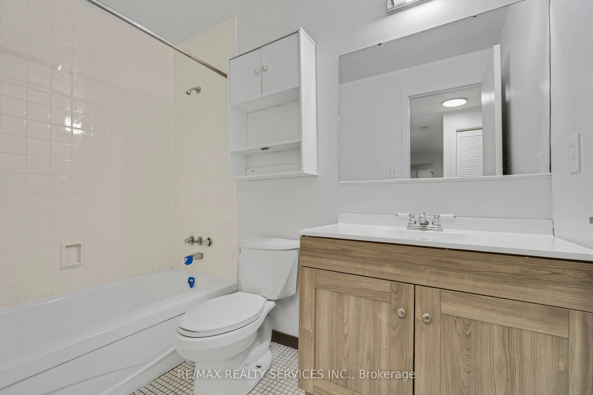 4218 Portage Road, #204