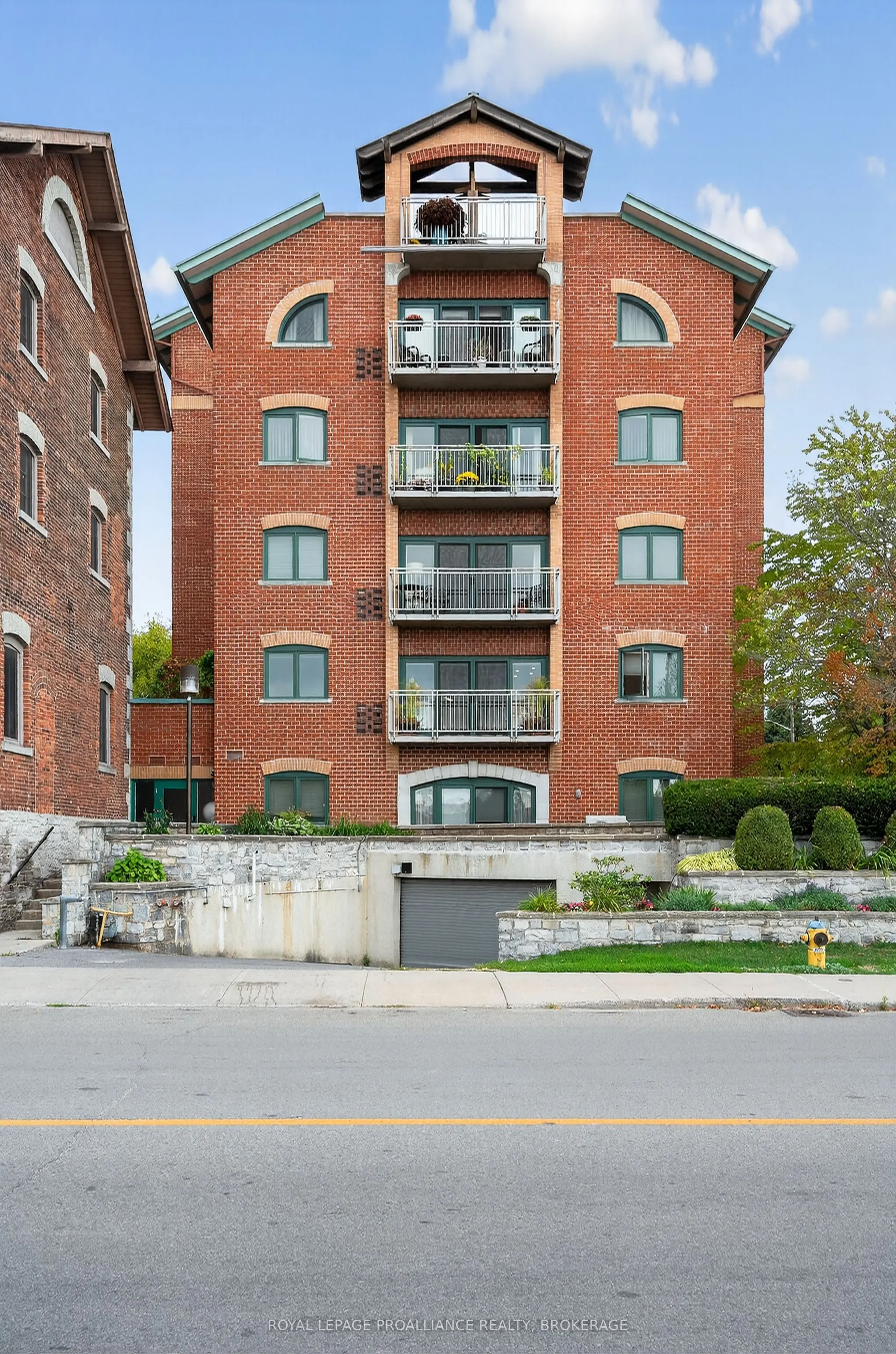 2 Bay Street, #304