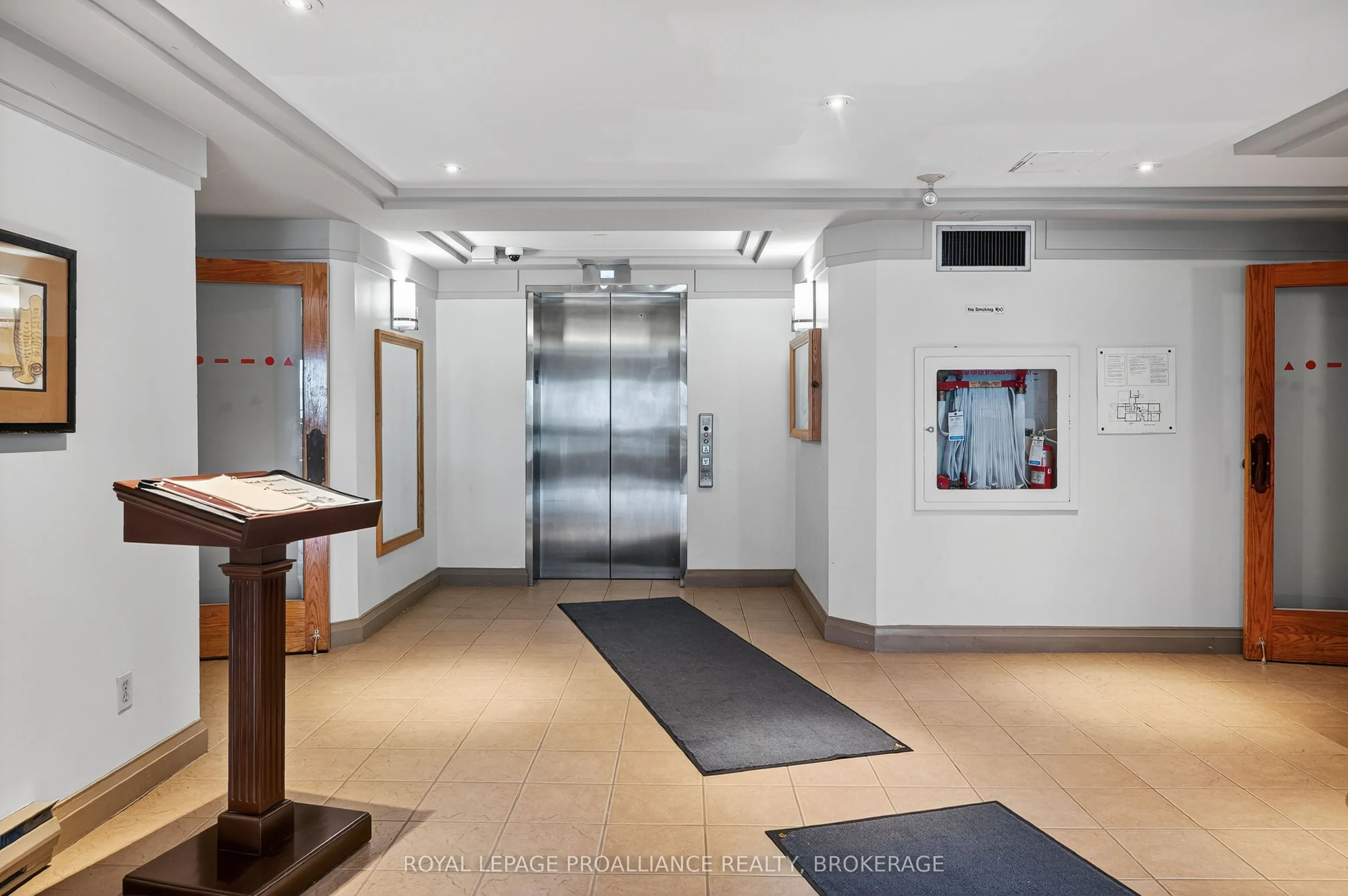 2 Bay Street, #304