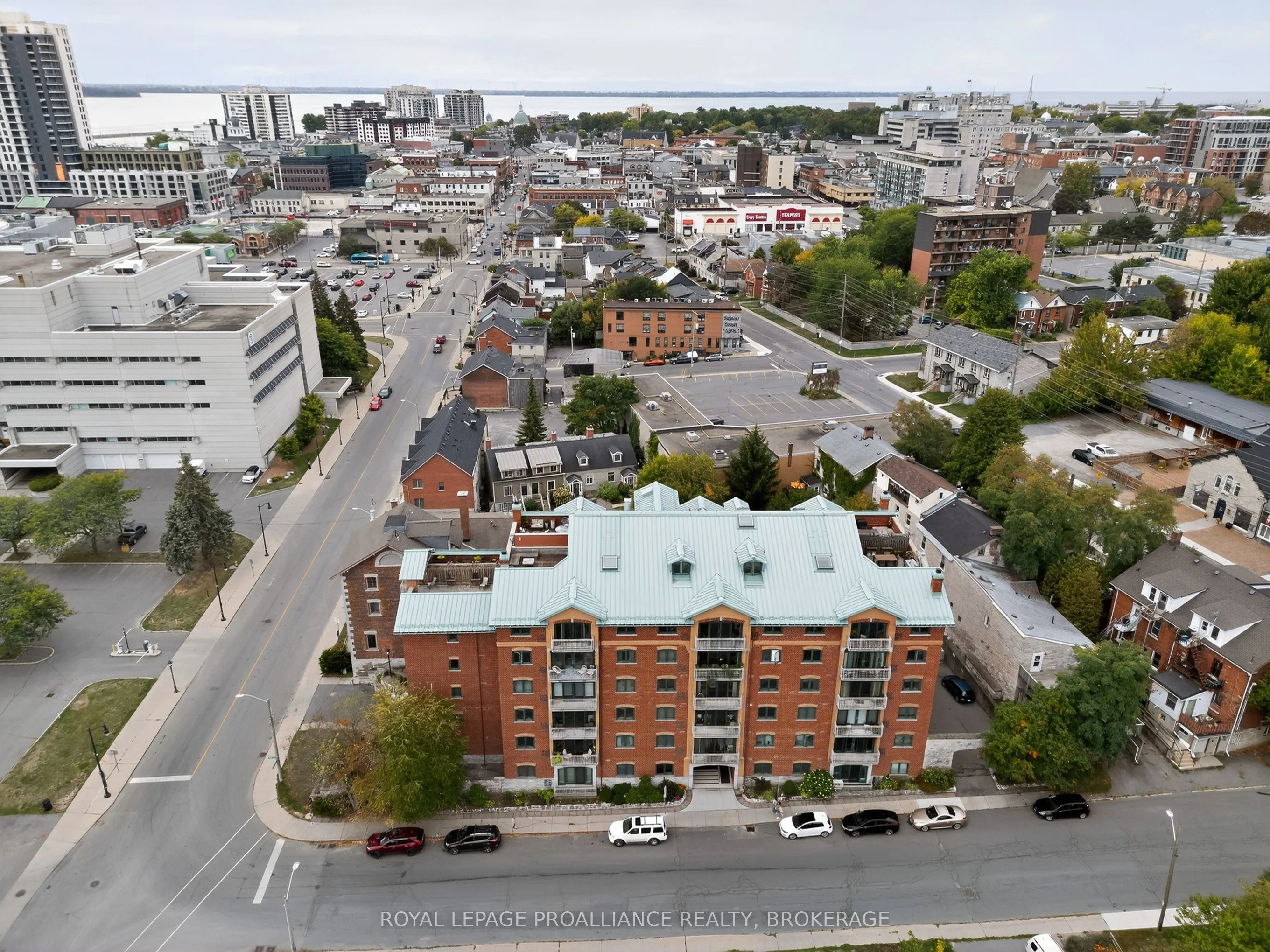 2 Bay Street, #304